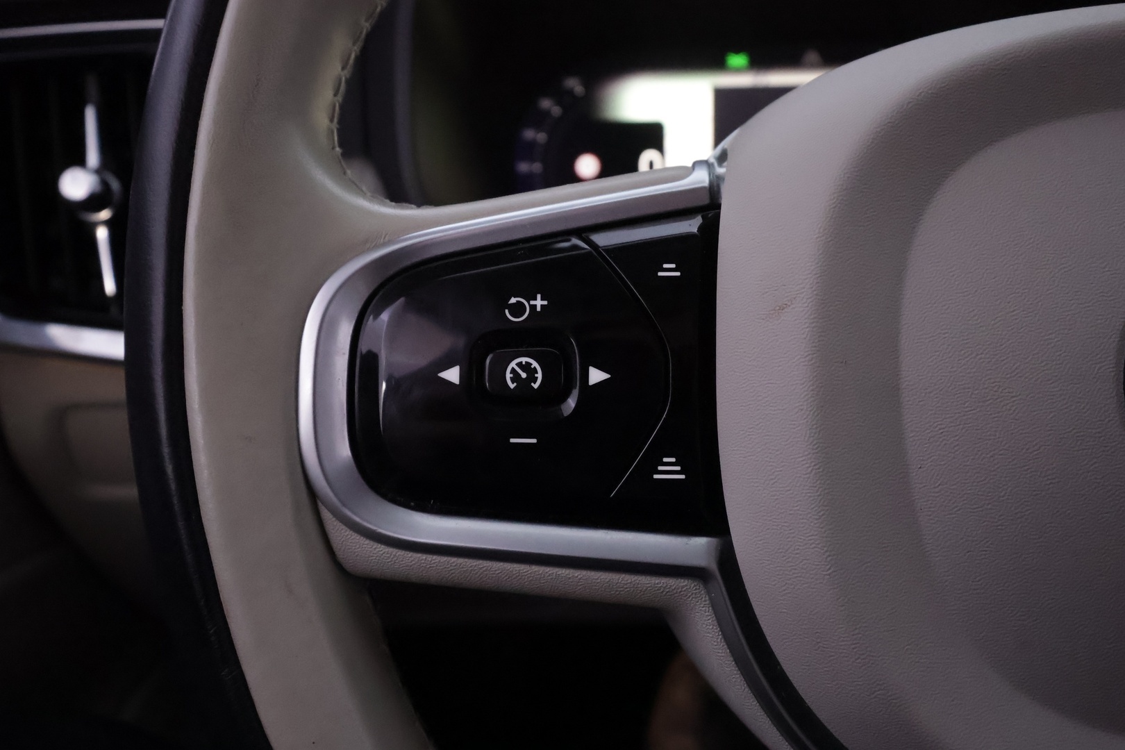 VOLVO V90 Cross Country 2023