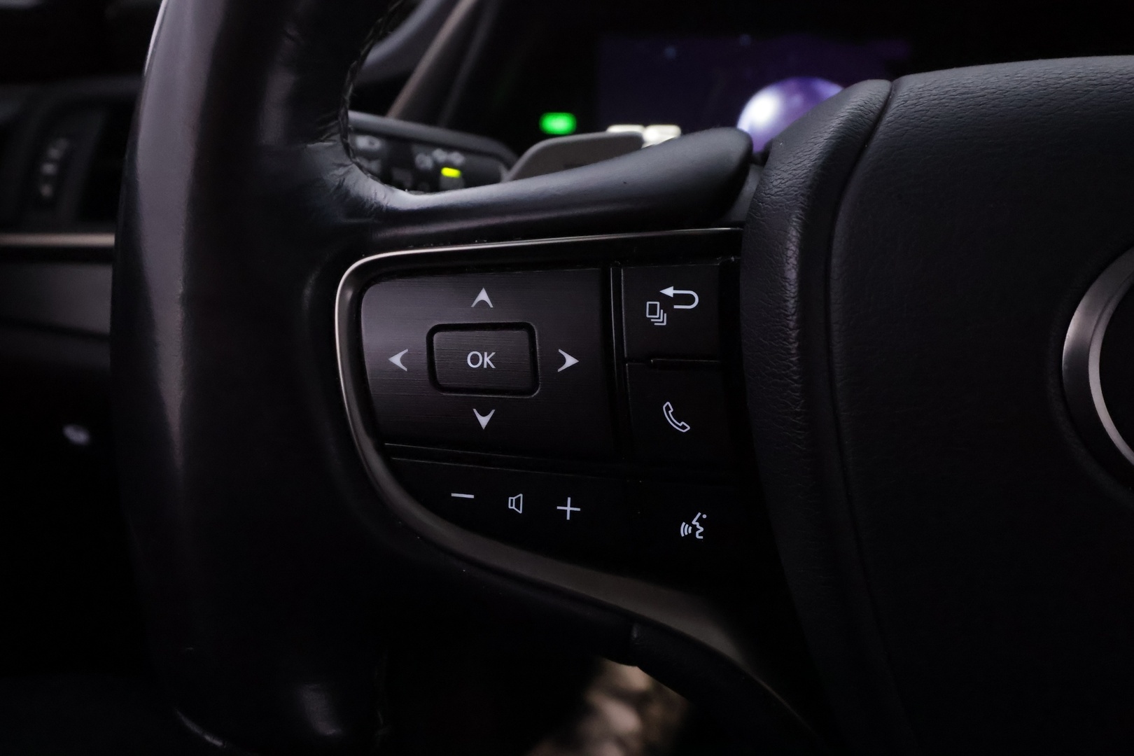 LEXUS ES 2019