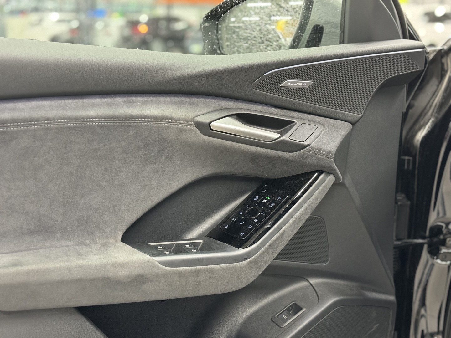 AUDI SQ6 e-tron 2025