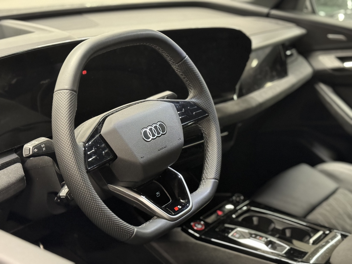 AUDI SQ6 e-tron 2025