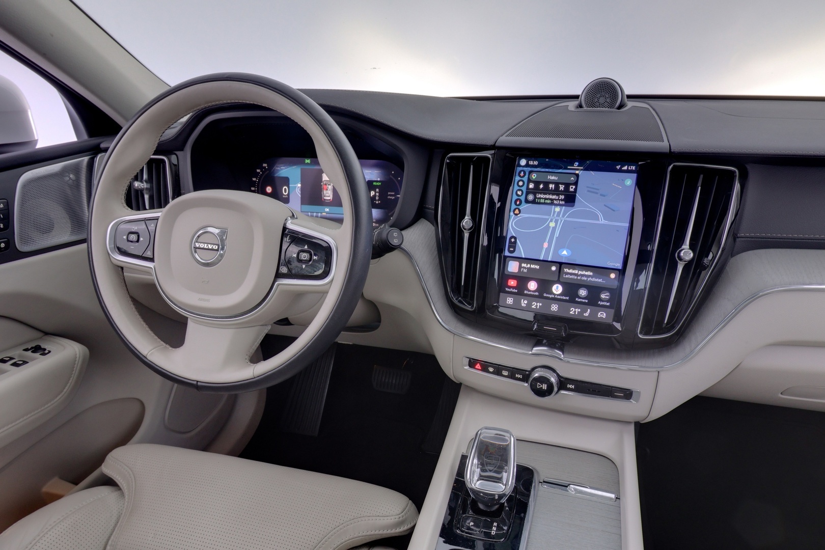 VOLVO XC60 2023