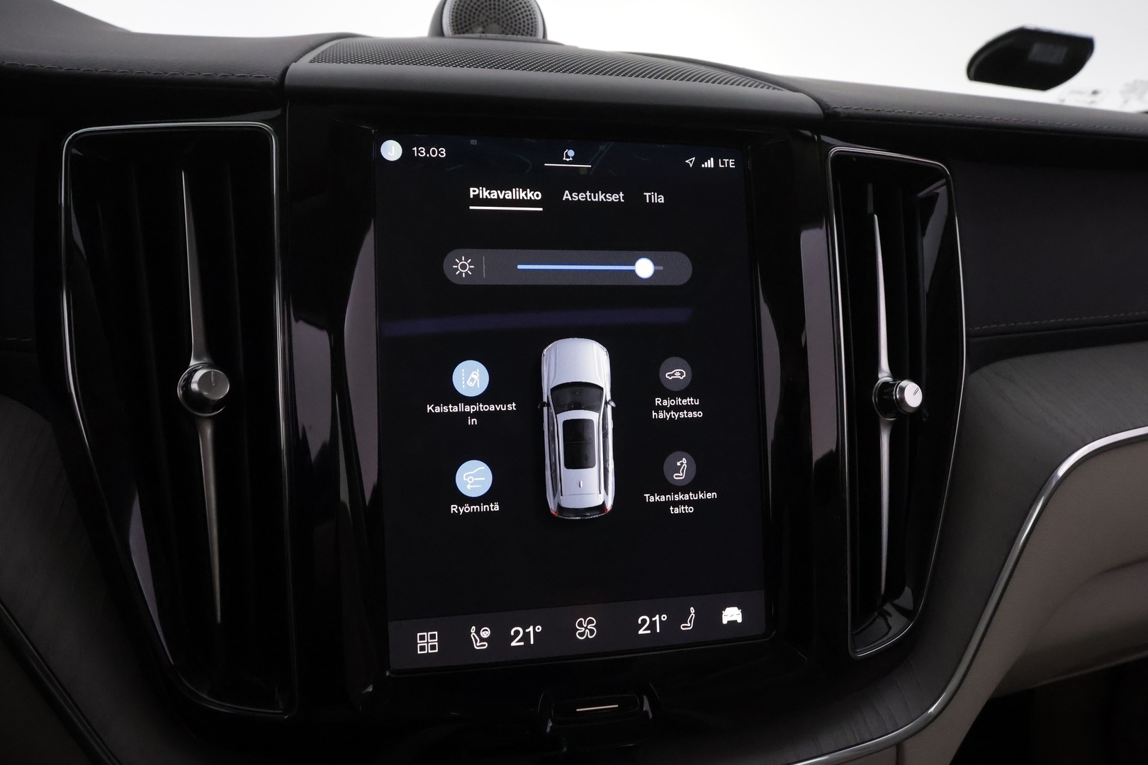 VOLVO XC60 2023