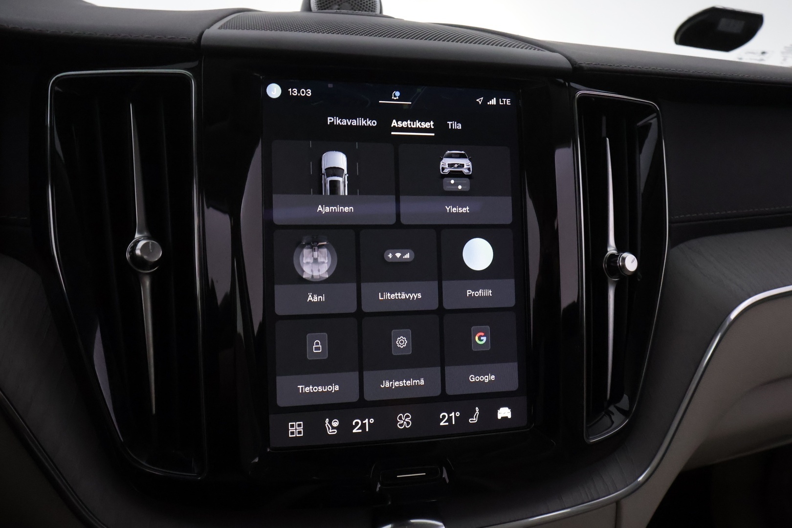 VOLVO XC60 2023