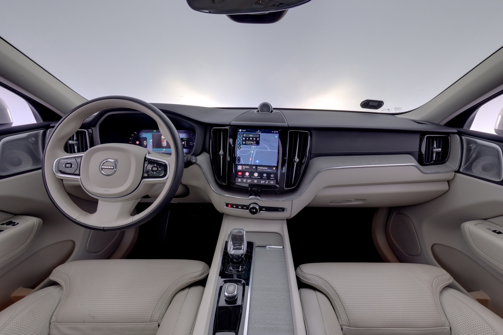 VOLVO XC60 2023