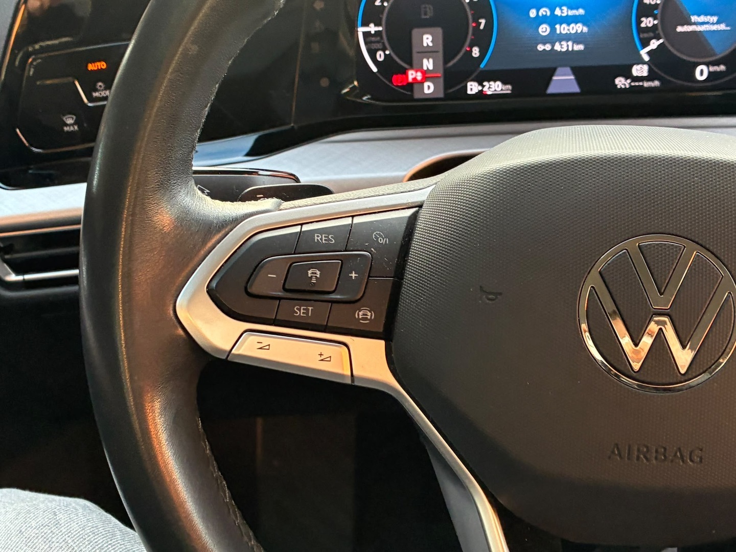 VOLKSWAGEN Golf 2024