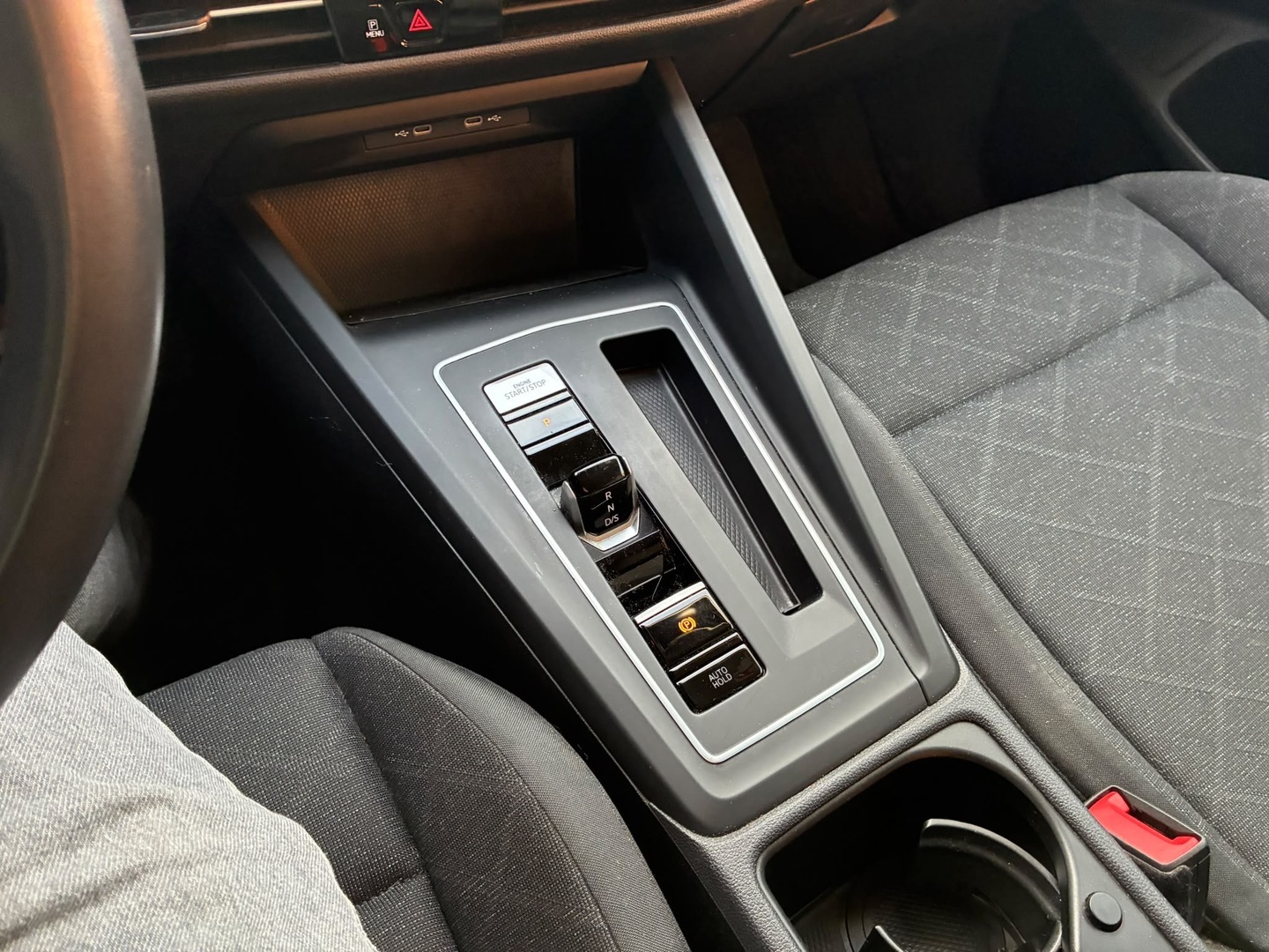 VOLKSWAGEN Golf 2024