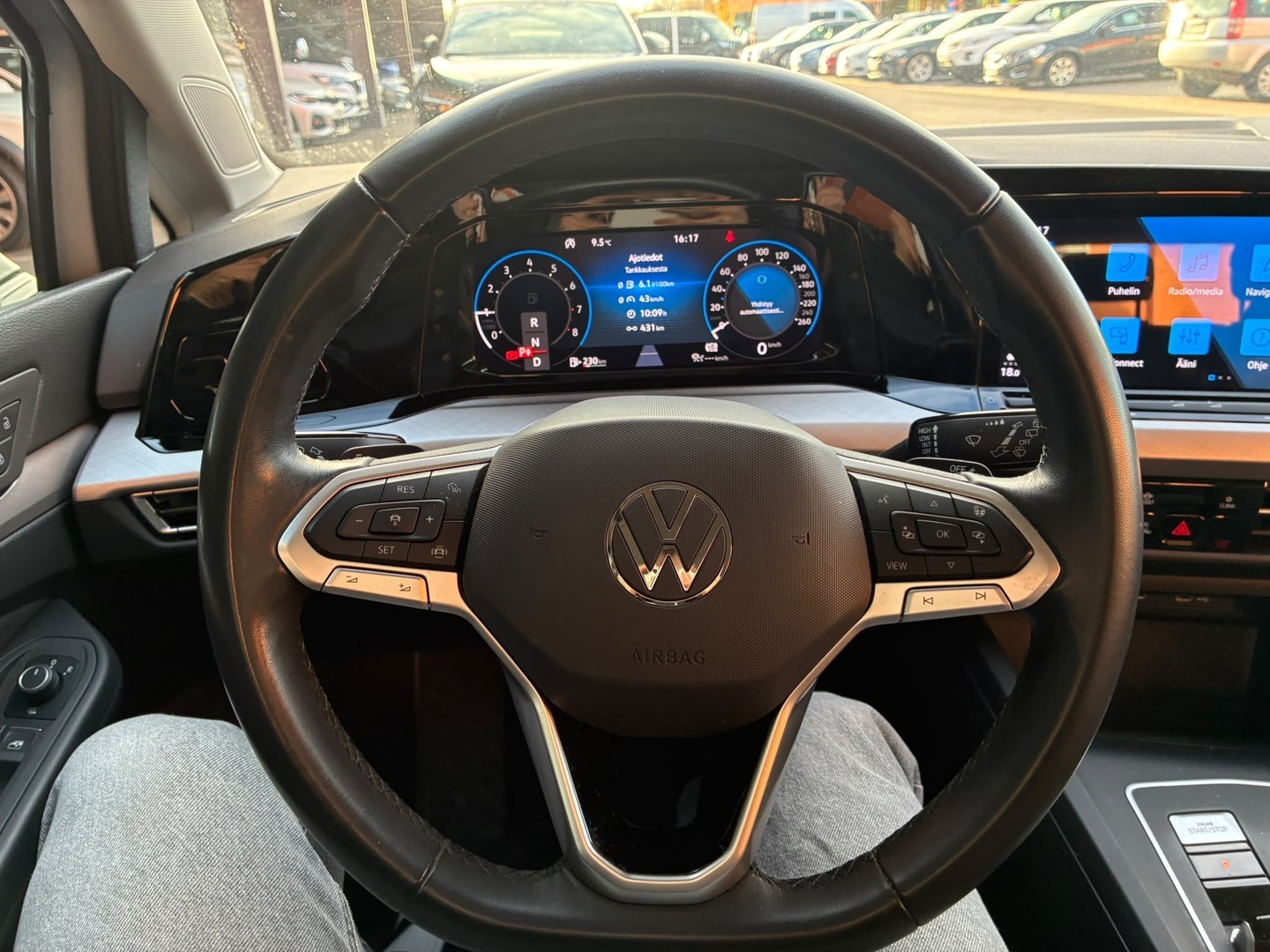 VOLKSWAGEN Golf 2024
