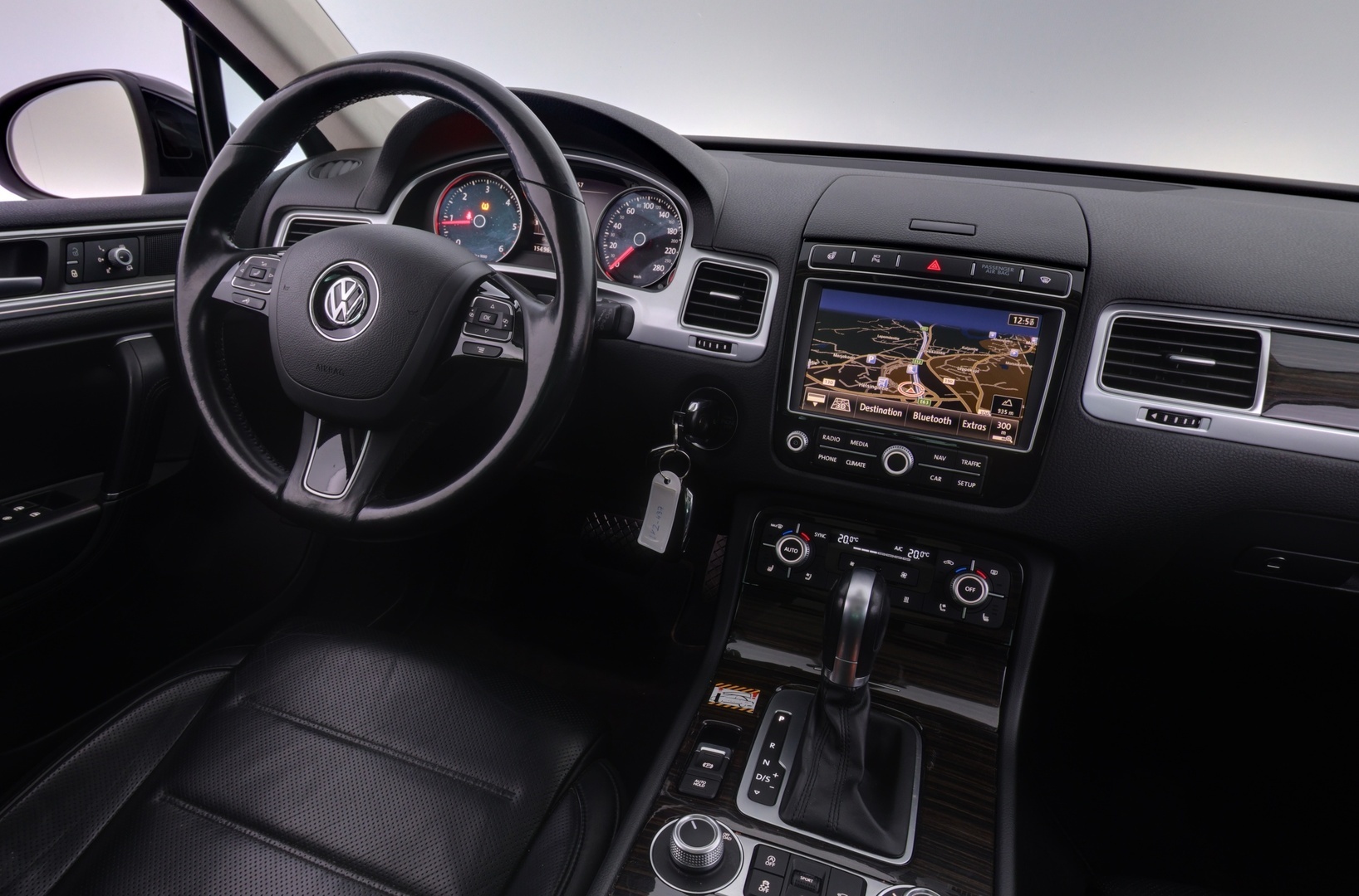 VOLKSWAGEN Touareg 2015