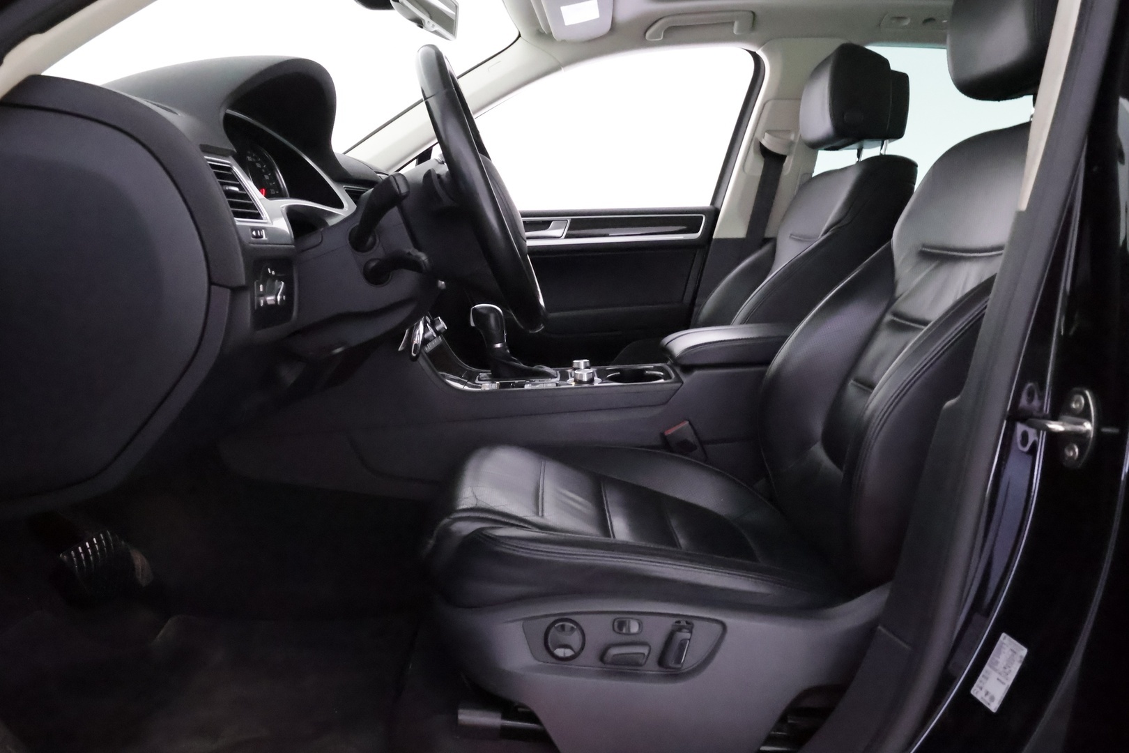 VOLKSWAGEN Touareg 2015