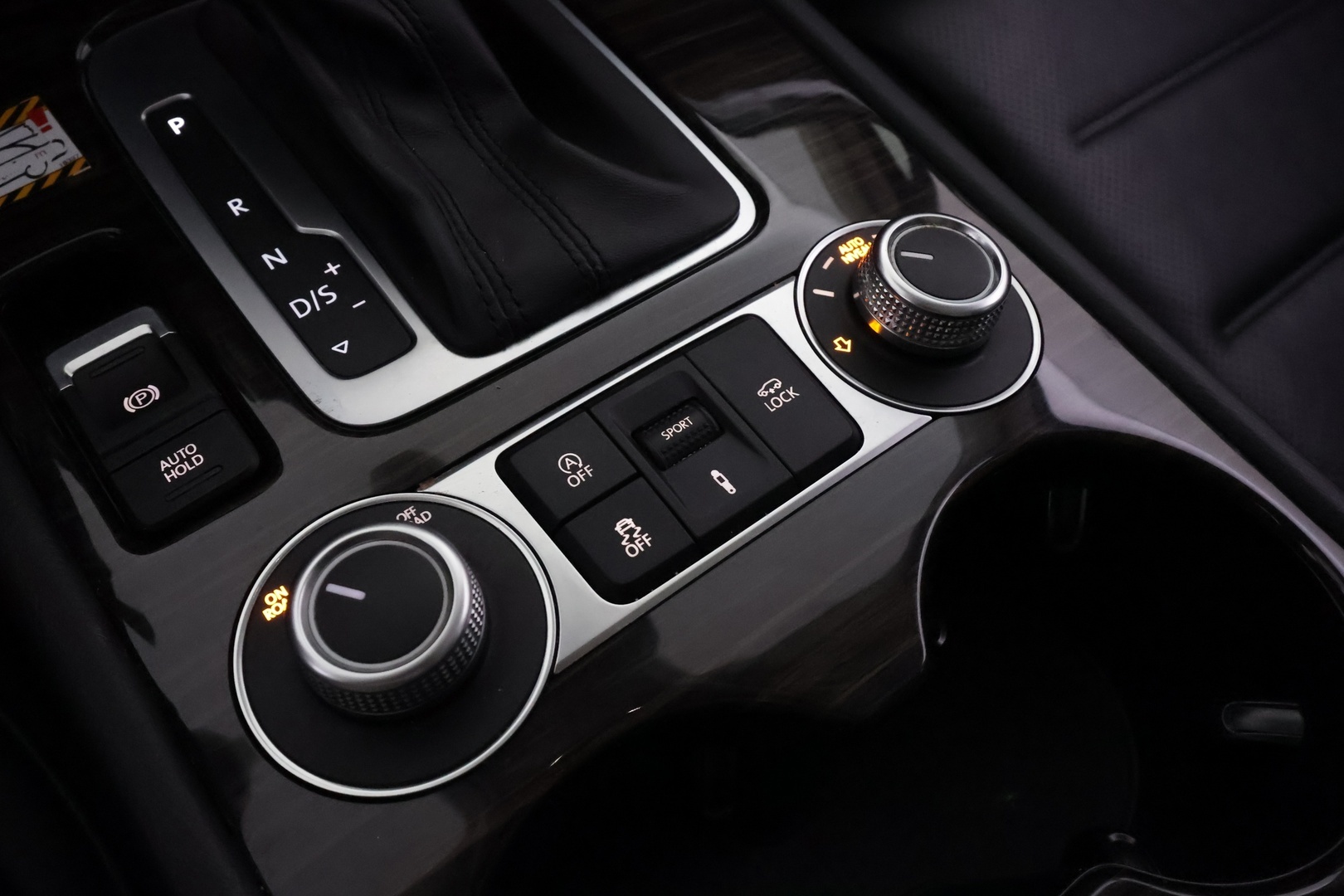 VOLKSWAGEN Touareg 2015