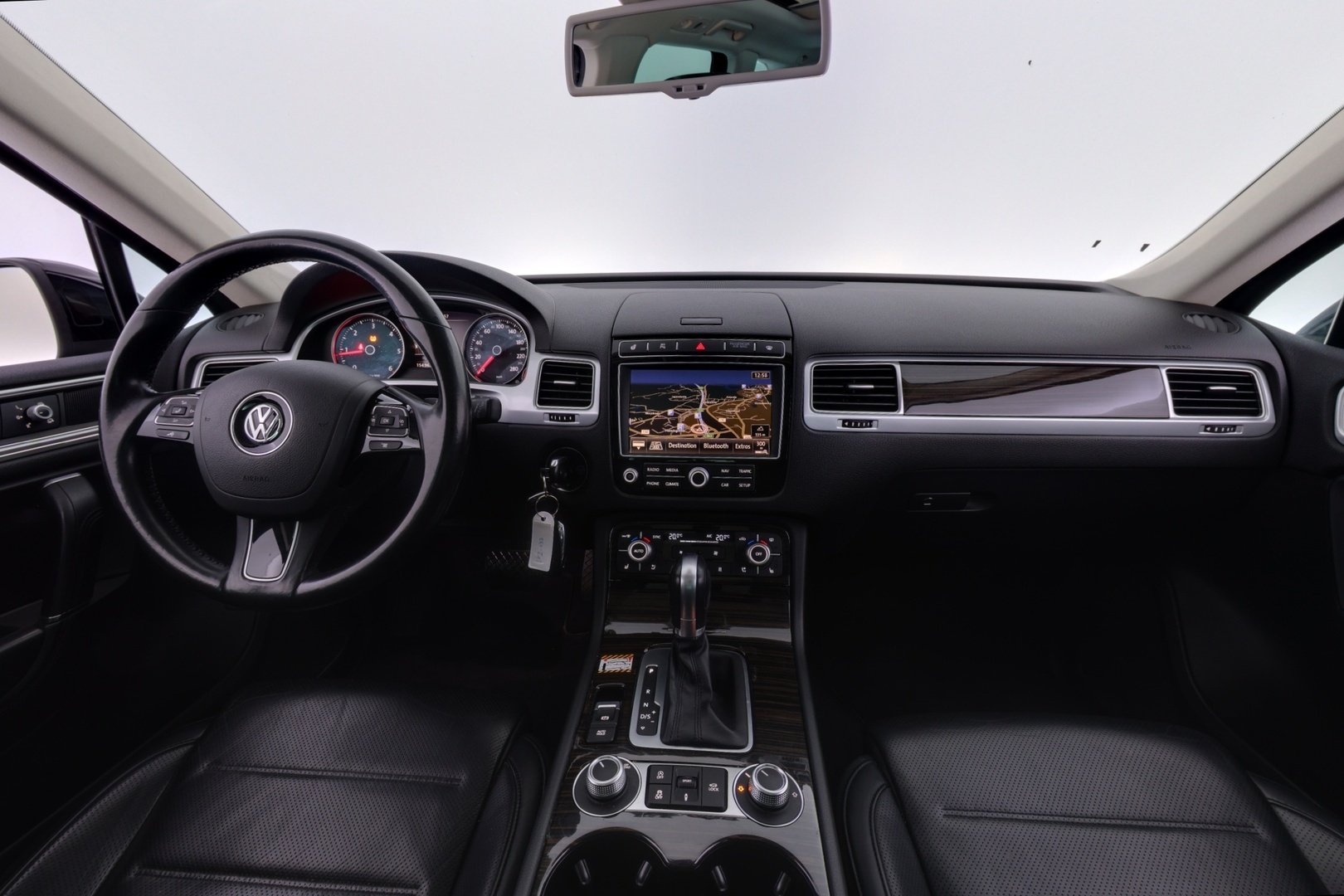 VOLKSWAGEN Touareg 2015