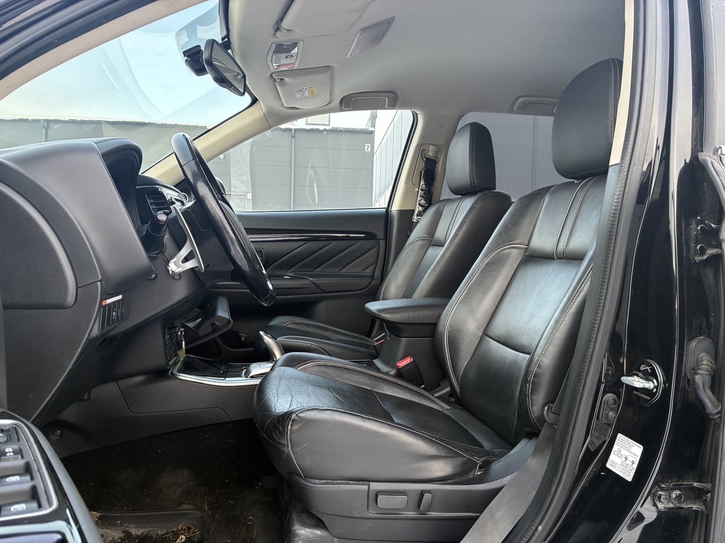 MITSUBISHI OUTLANDER PHEV 2016