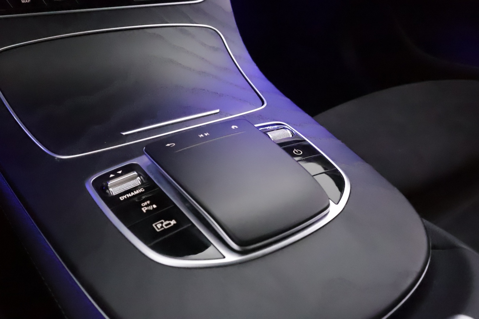 MERCEDES-BENZ E 2022