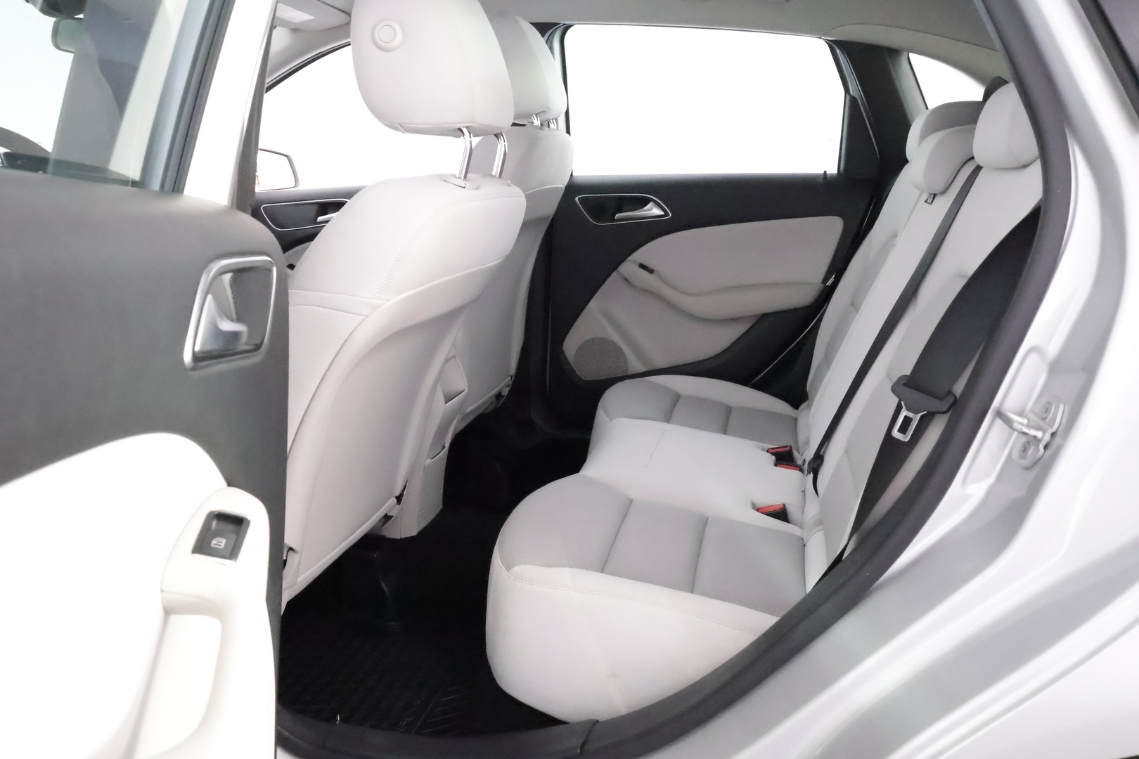 MERCEDES-BENZ B 2012