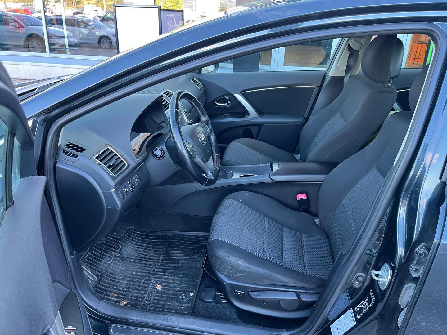TOYOTA Avensis 2013