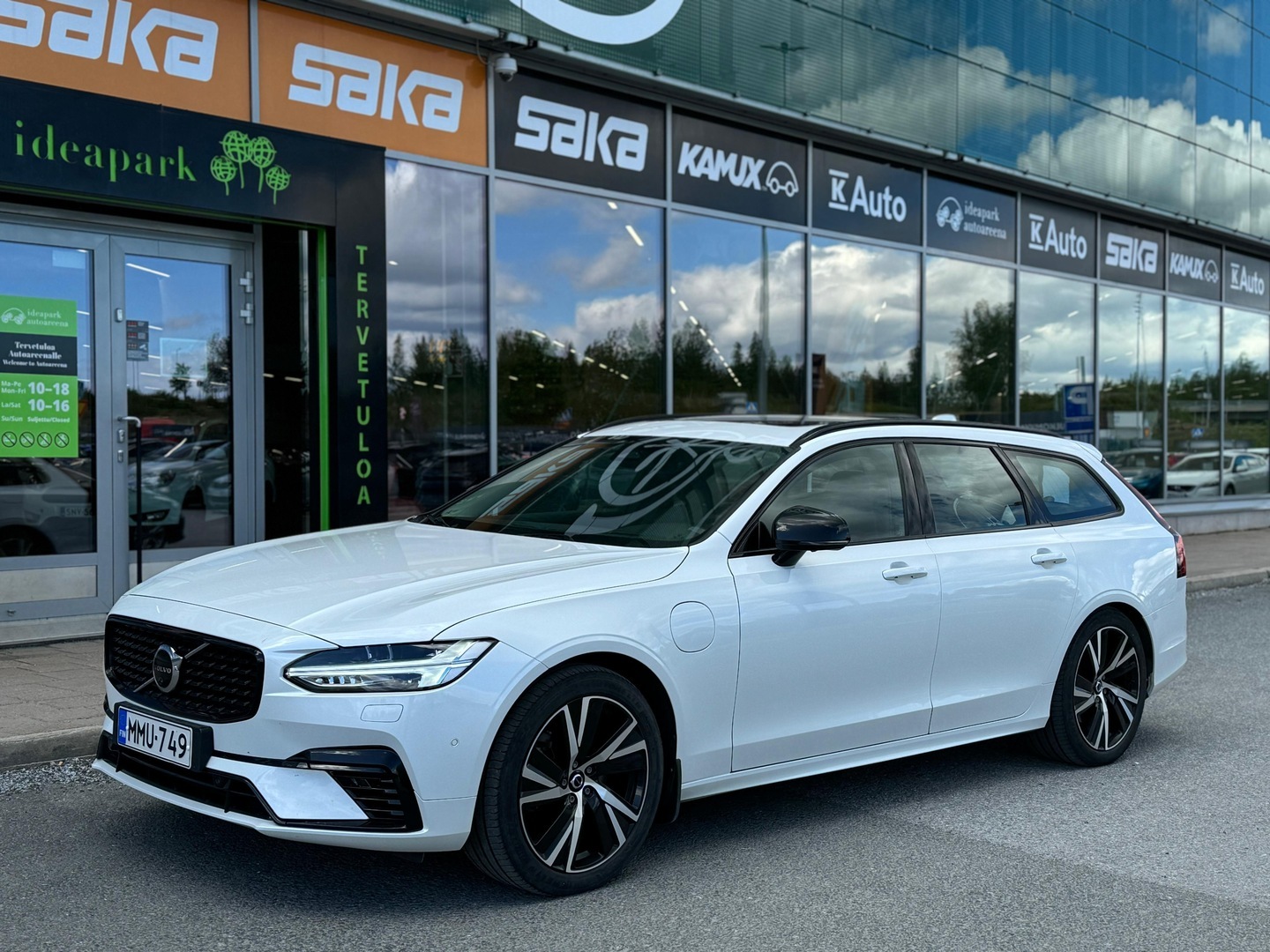 VOLVO V90 2023