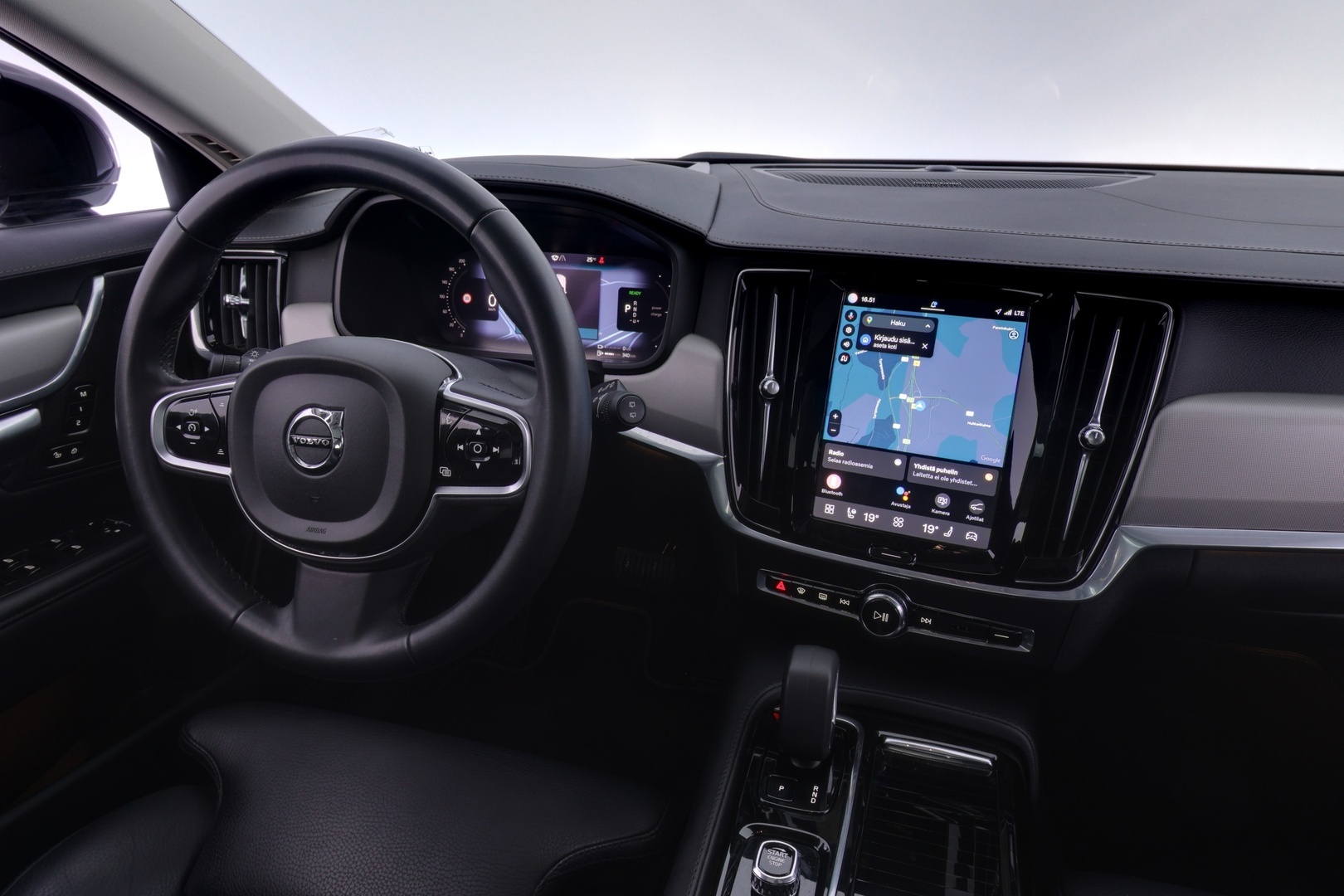 VOLVO V90 2023