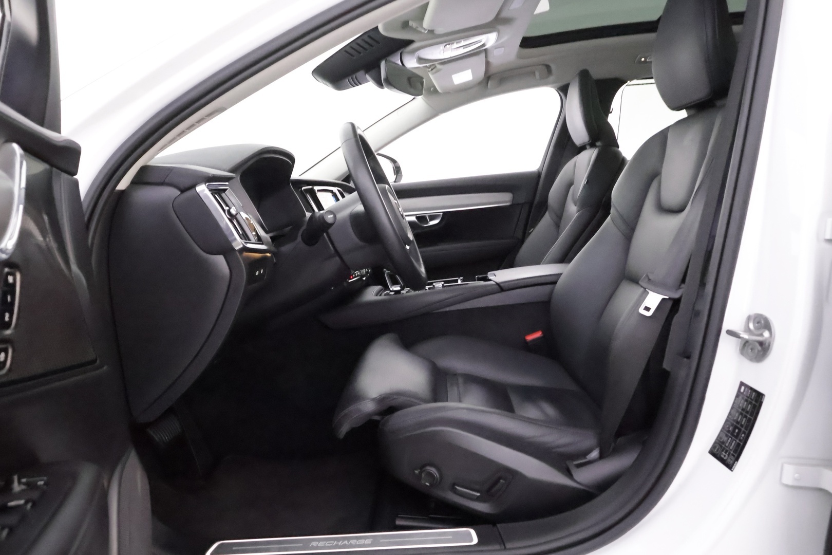 VOLVO V90 2023