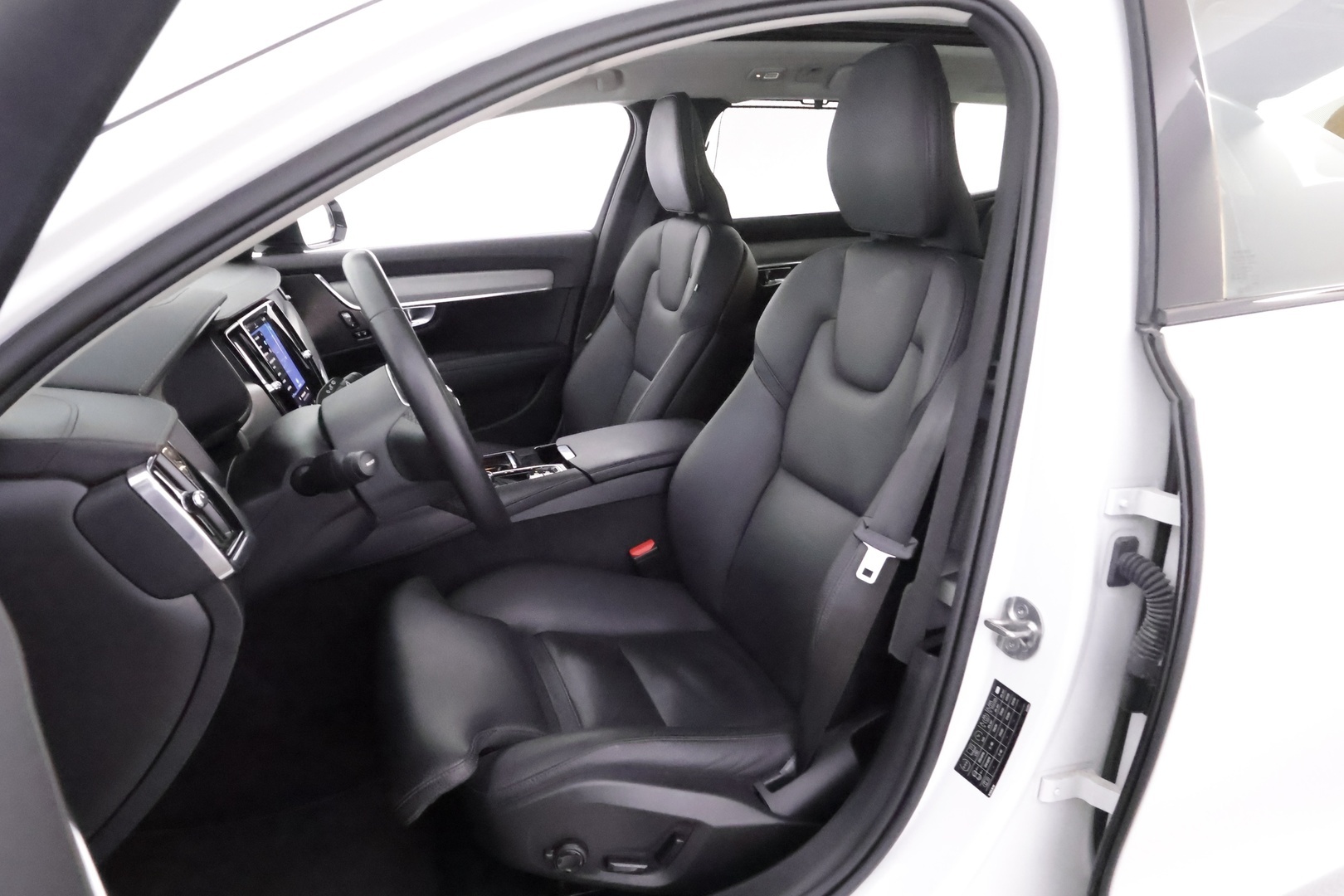 VOLVO V90 2023