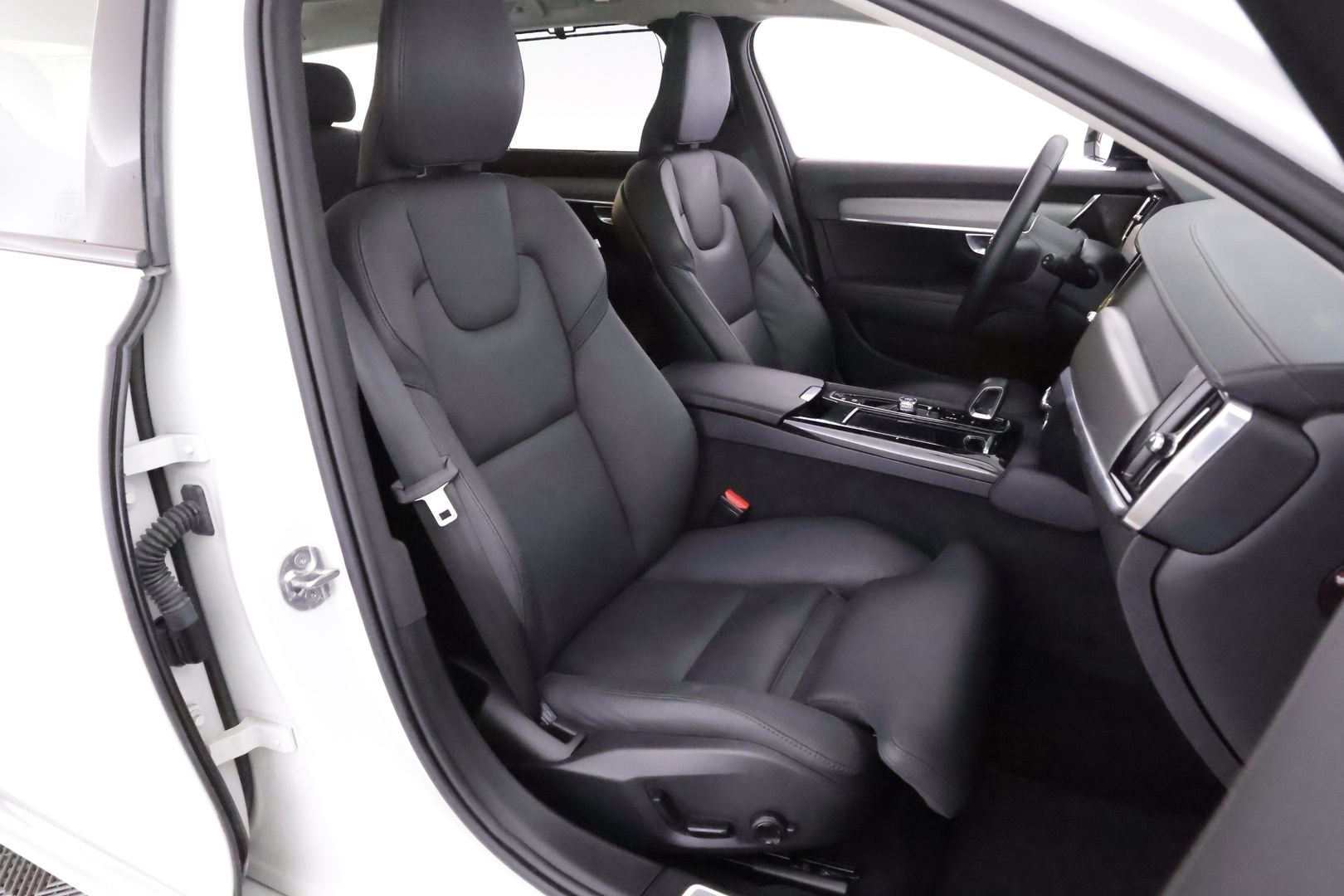 VOLVO V90 2023