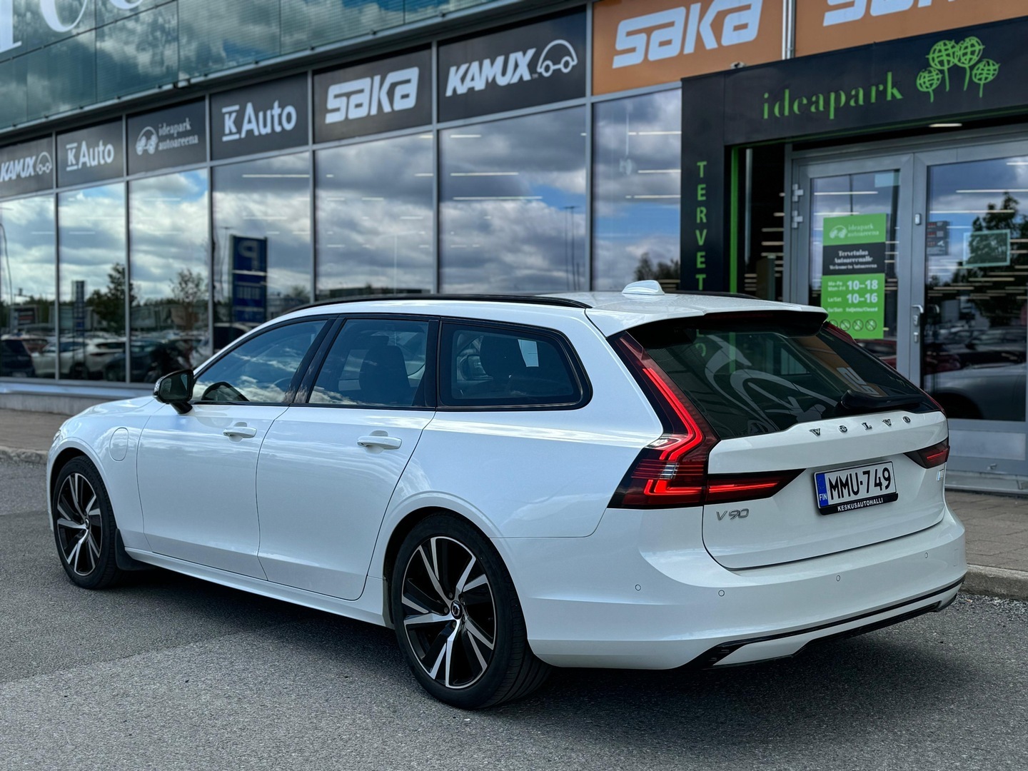 VOLVO V90 2023