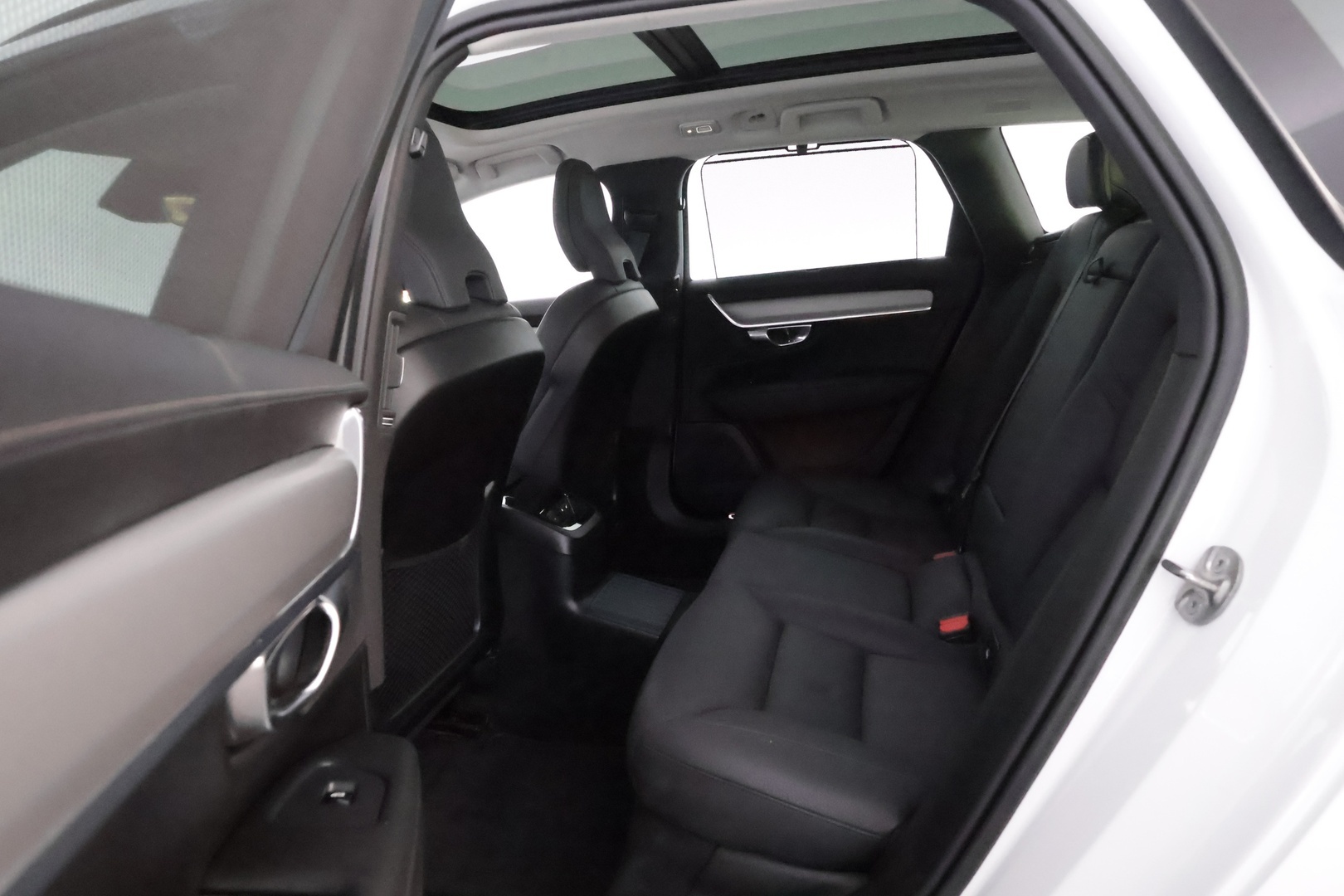VOLVO V90 2023