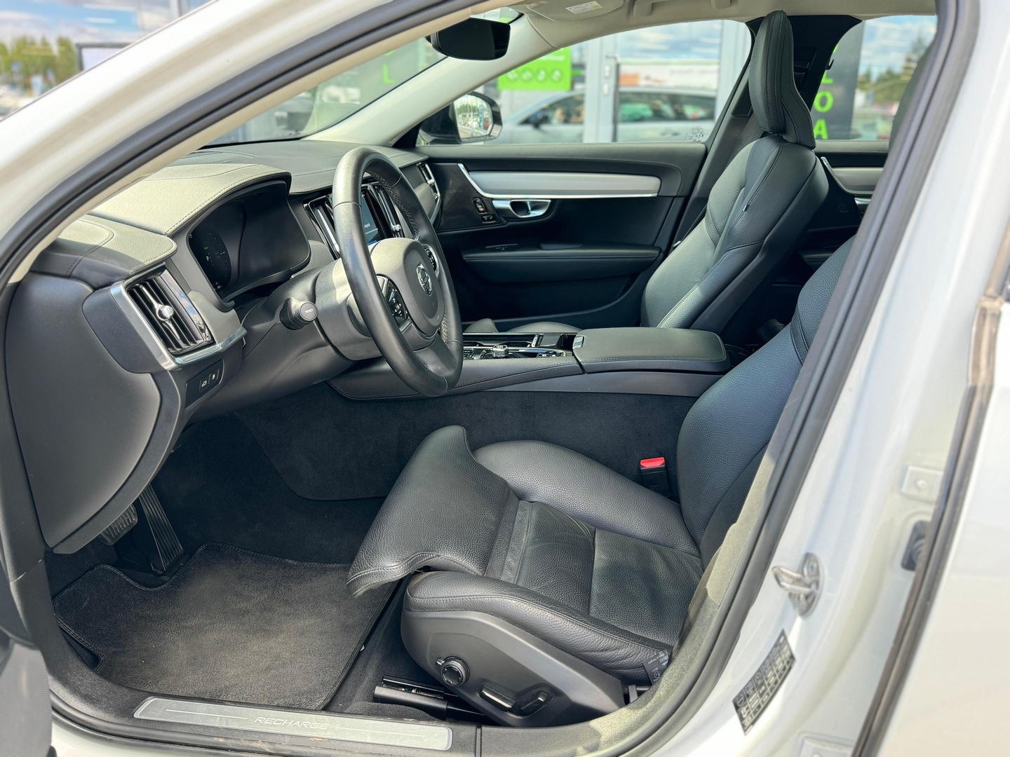 VOLVO V90 2023