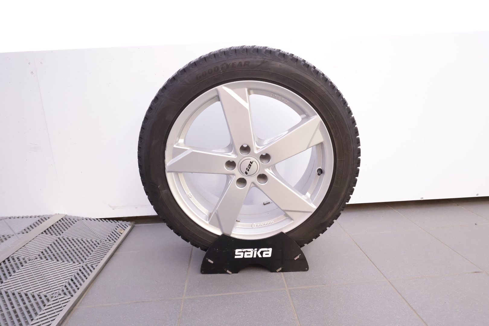 VOLVO V90 2023