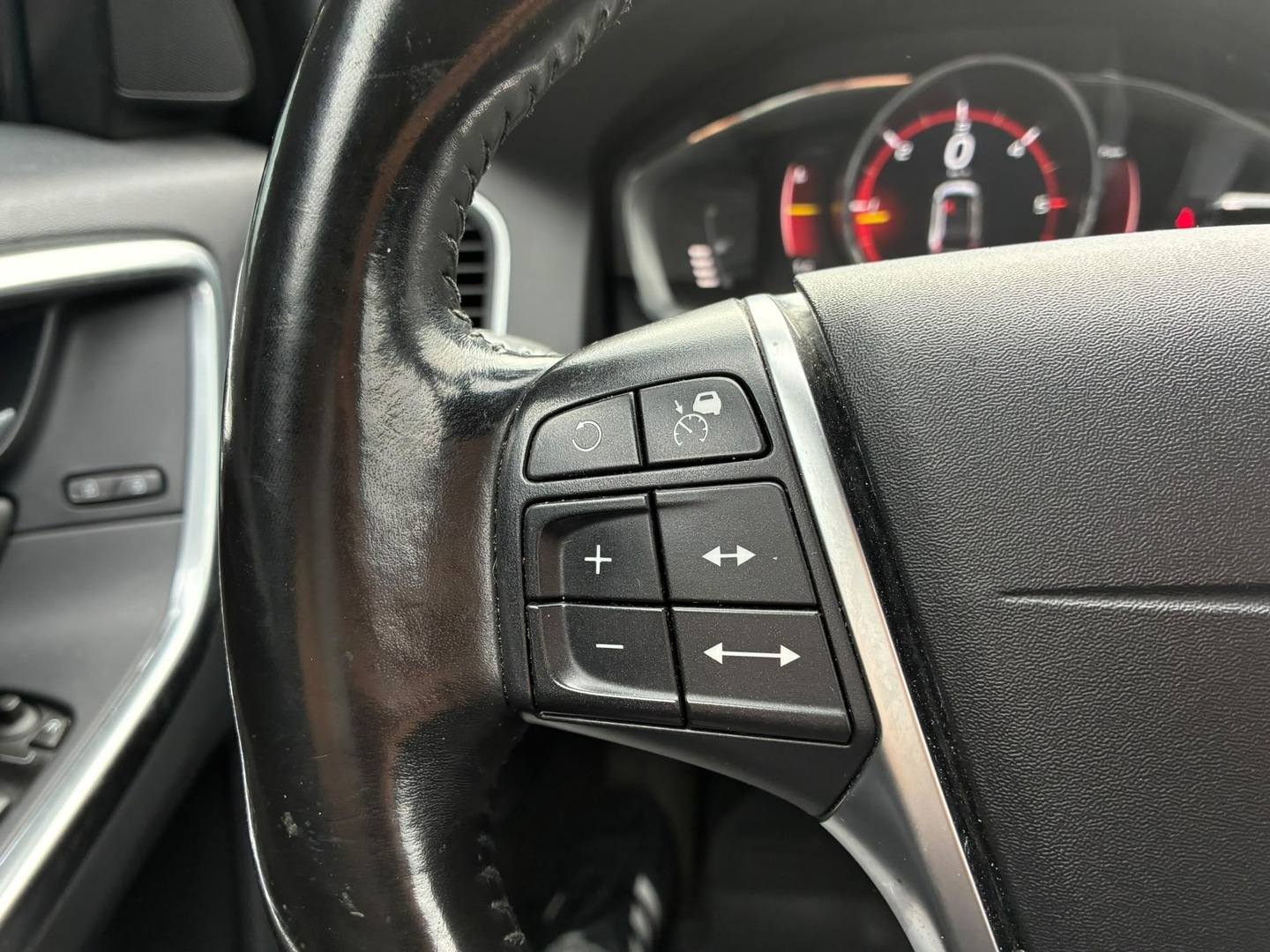 VOLVO XC60 2017