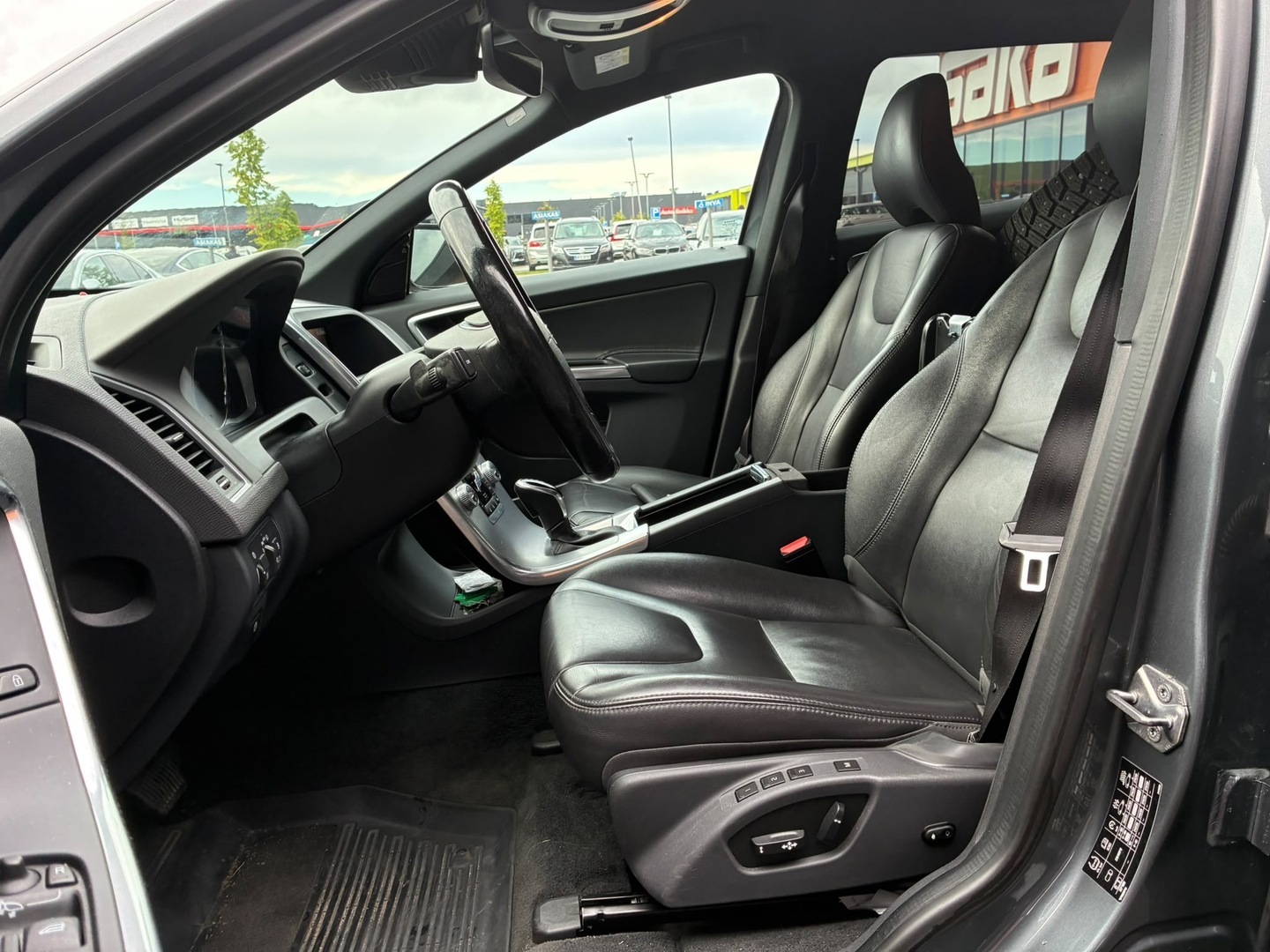 VOLVO XC60 2017