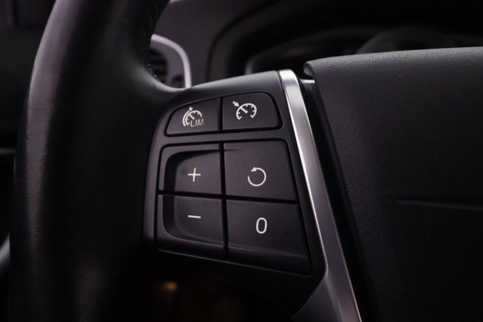 VOLVO V40 Cross Country 2016