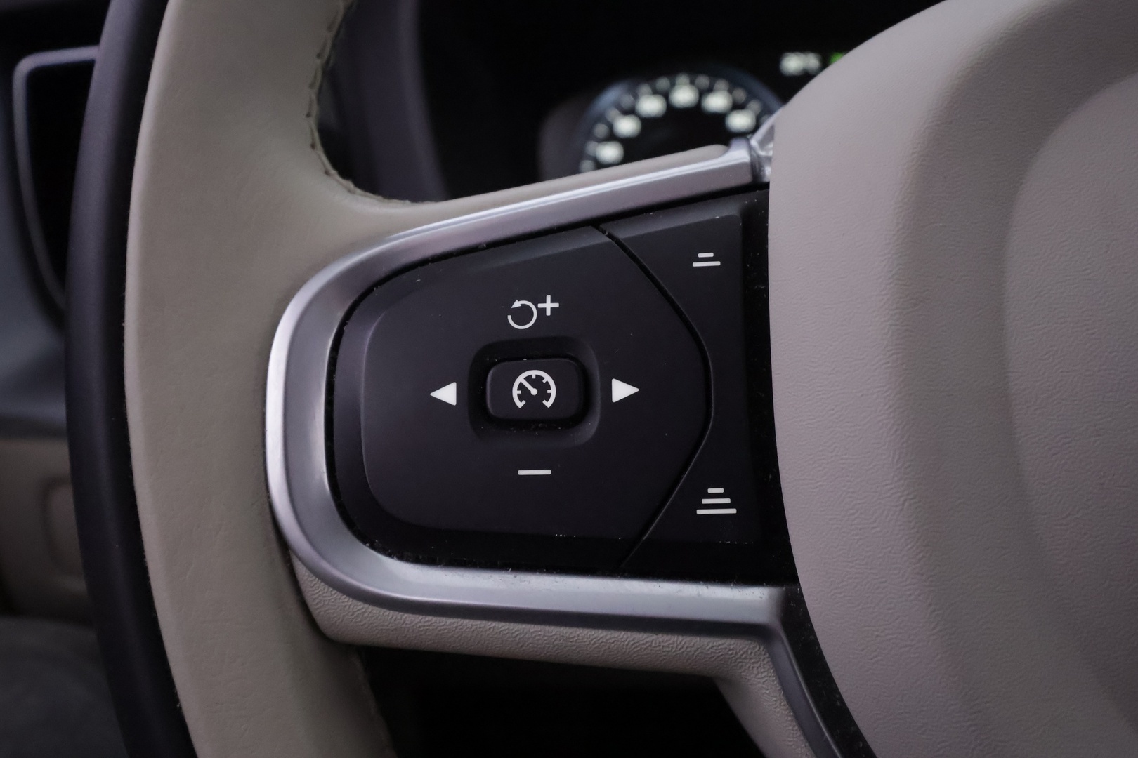 VOLVO XC60 2021