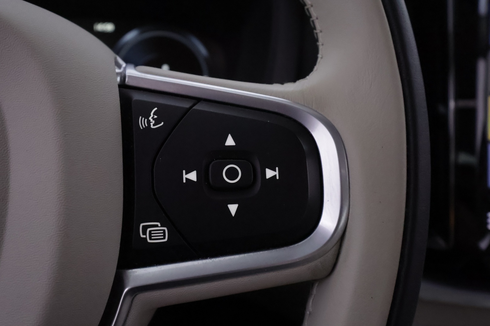 VOLVO XC60 2021
