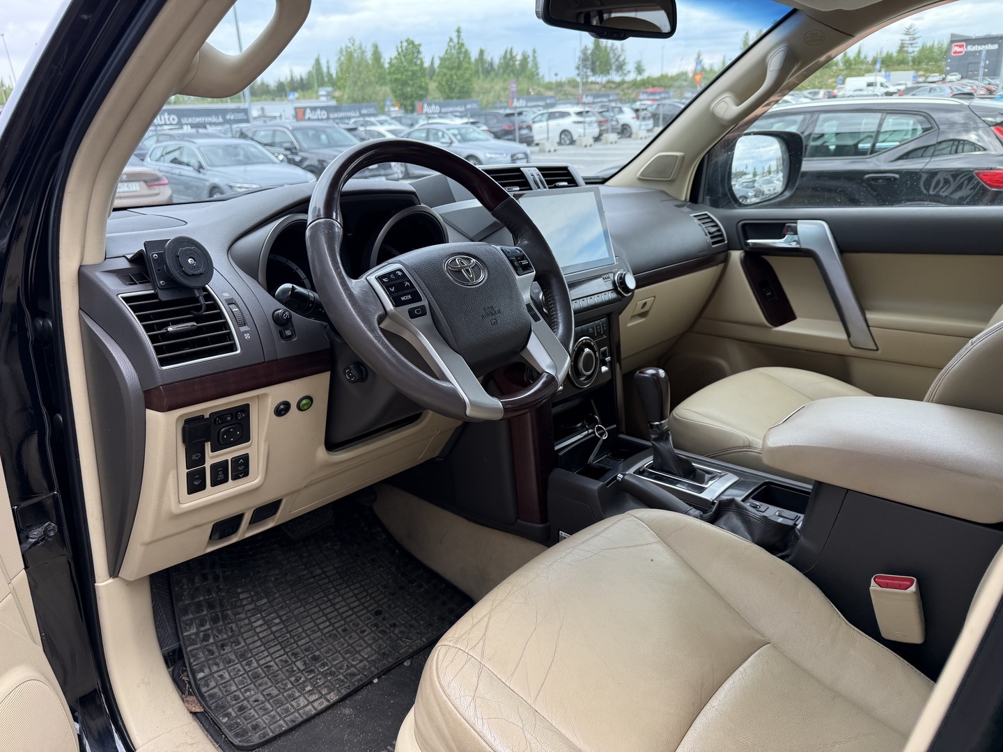 TOYOTA LAND CRUISER 2014