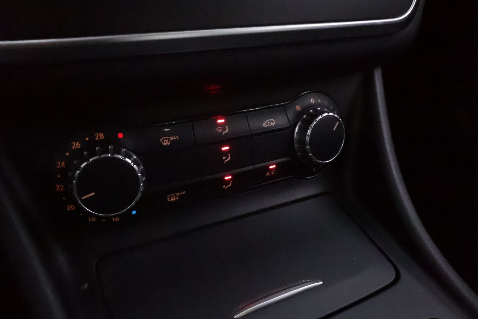 MERCEDES-BENZ CLA 2014