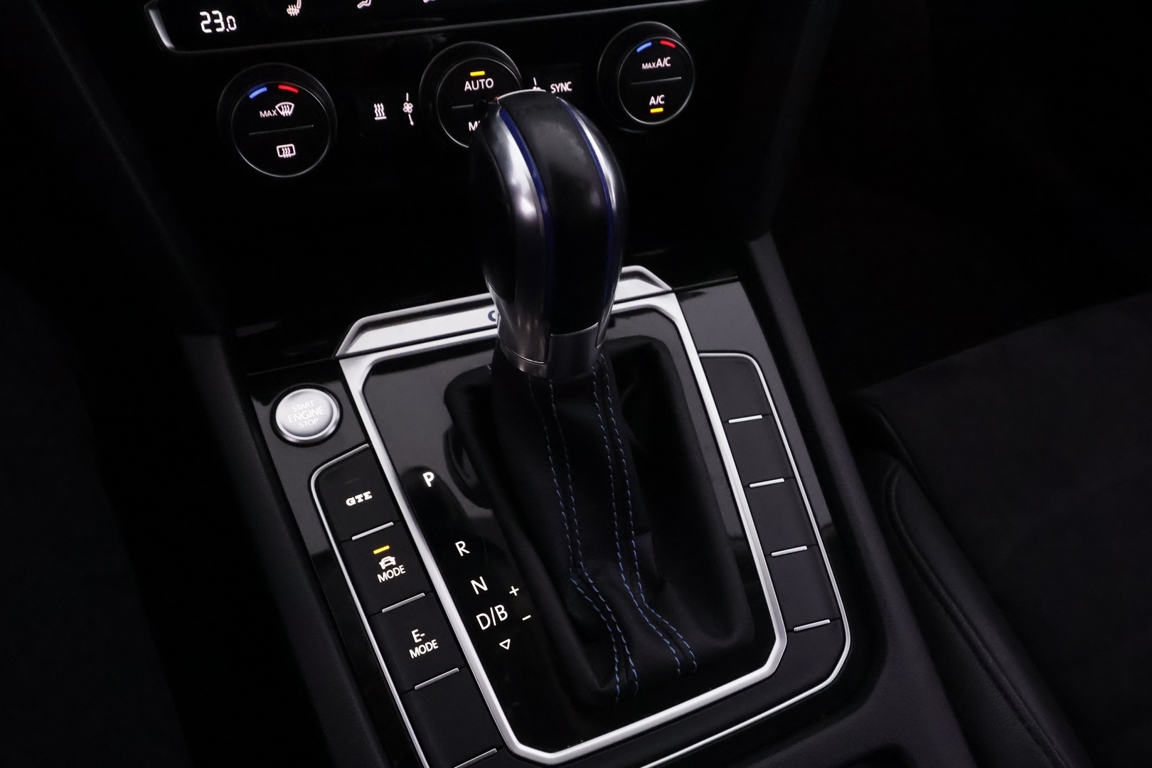 VOLKSWAGEN Passat 2017