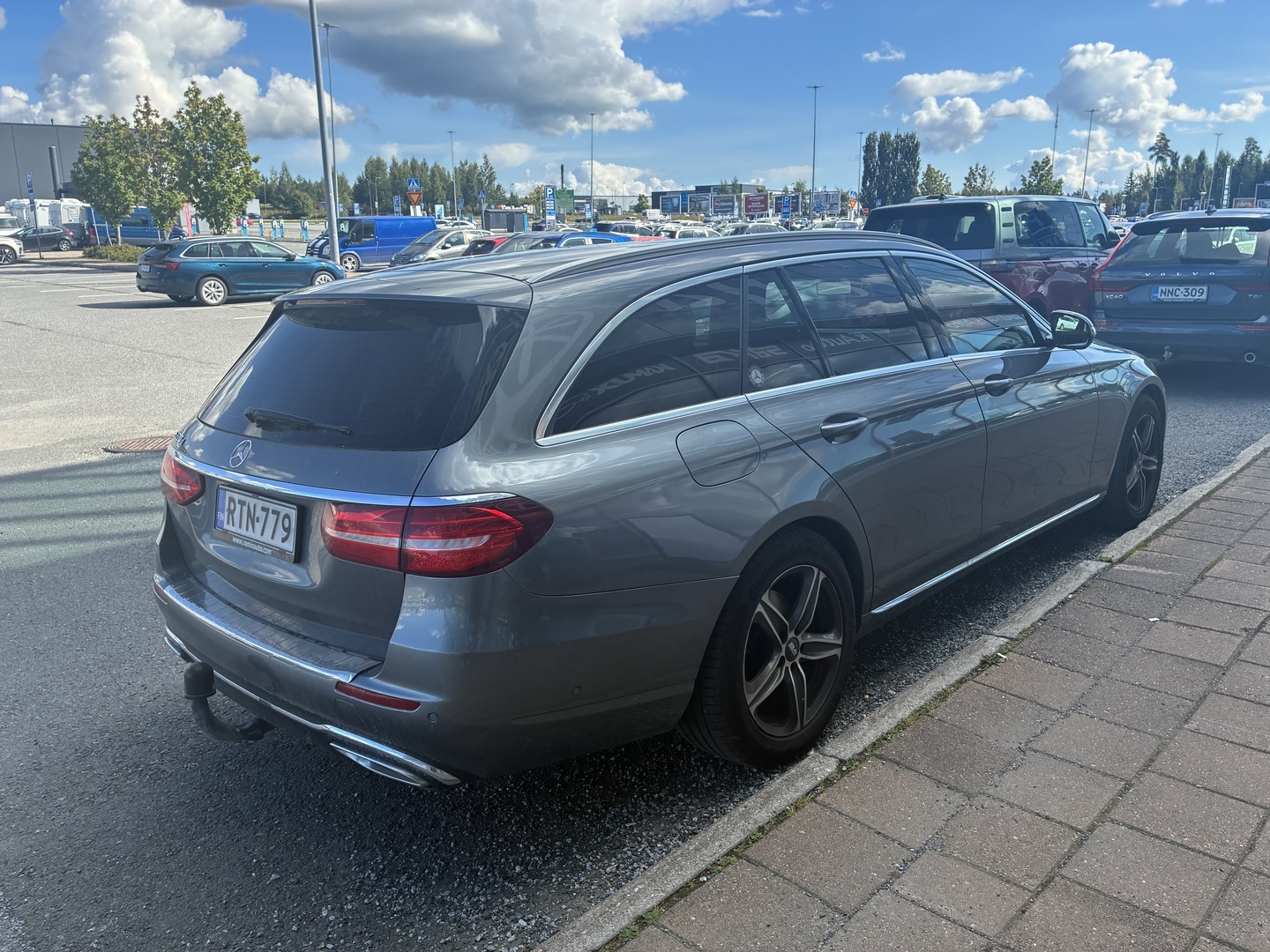 MERCEDES-BENZ E 2017