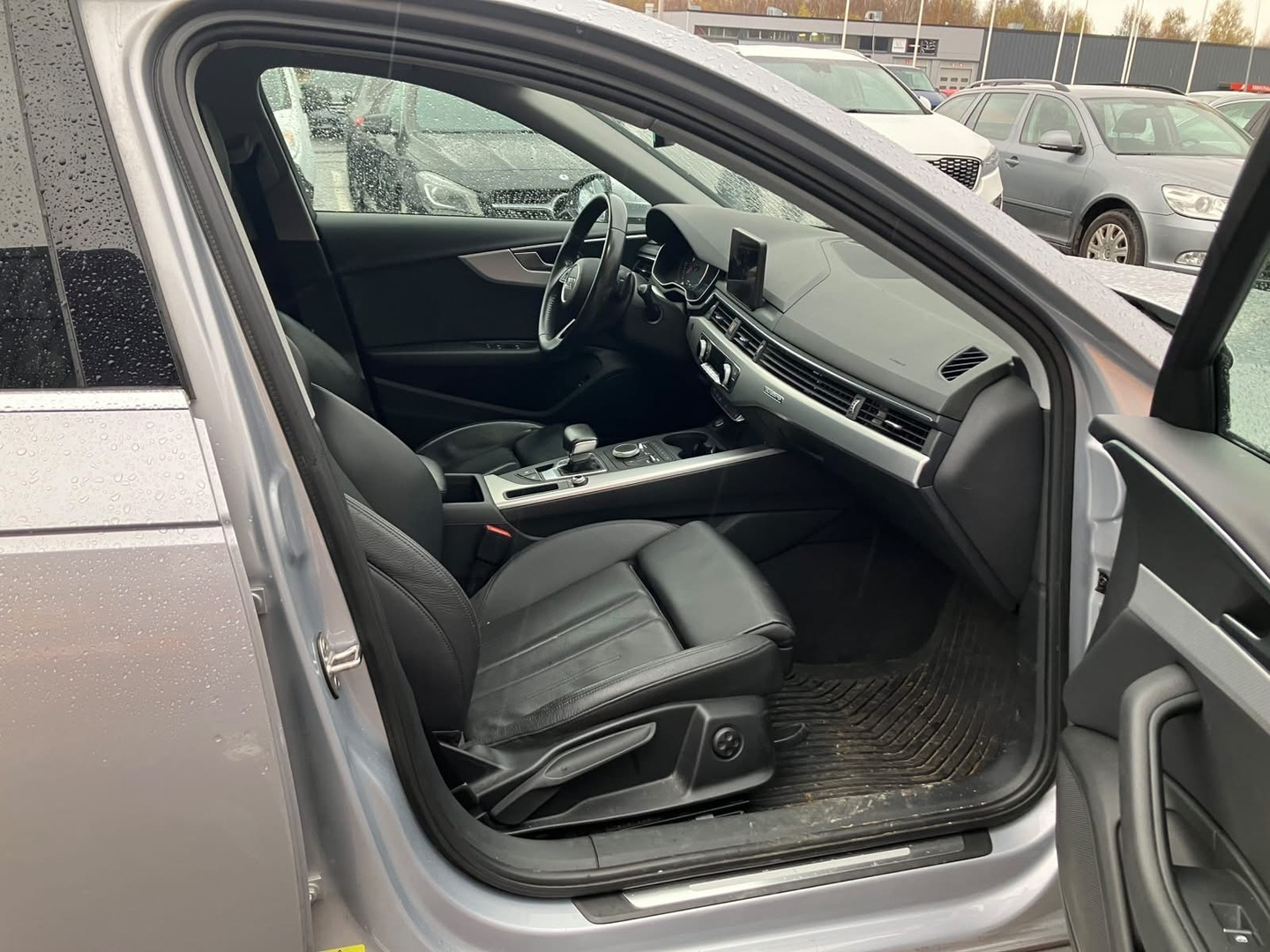AUDI A4 2019