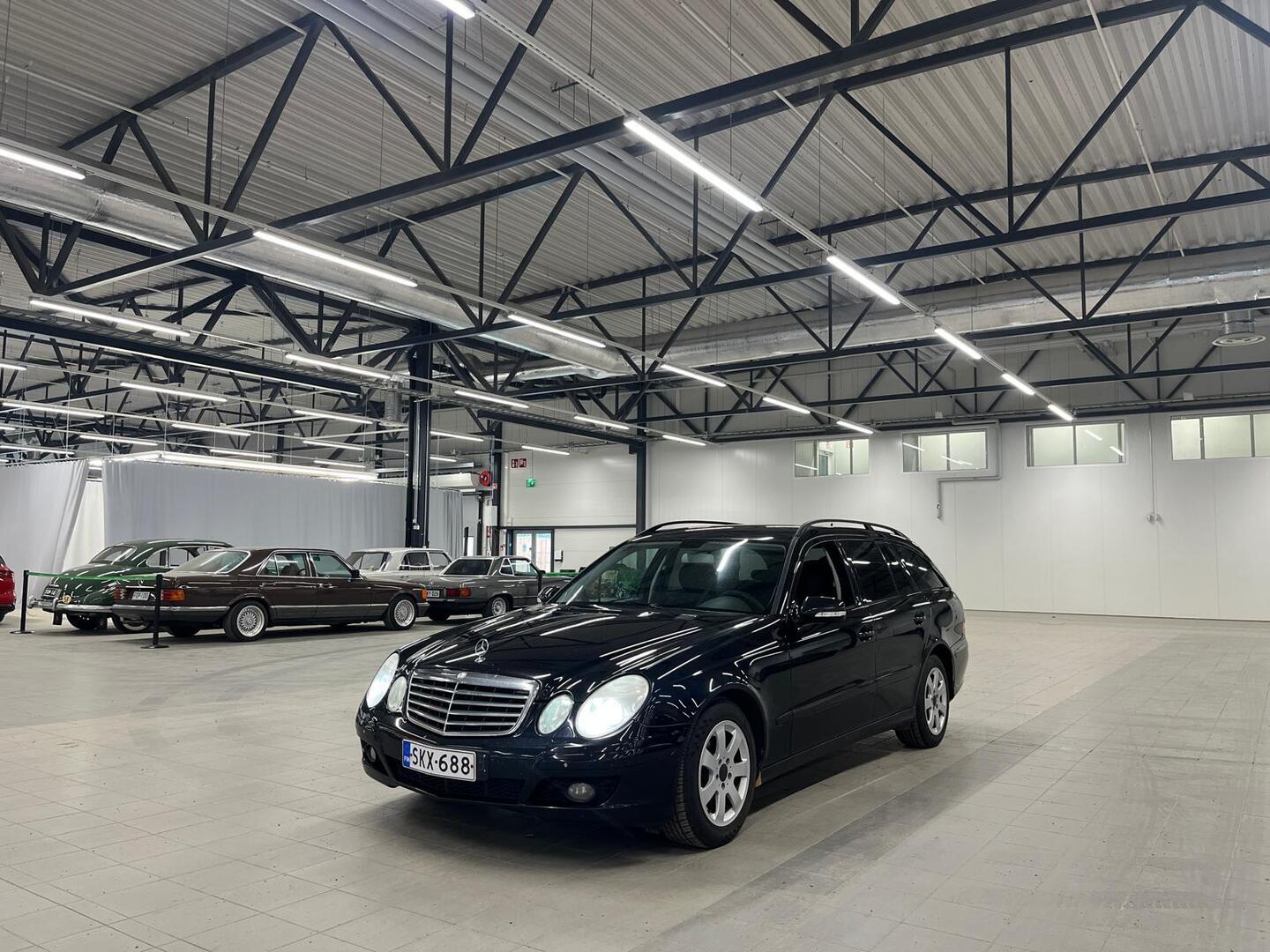 MERCEDES-BENZ E 2009