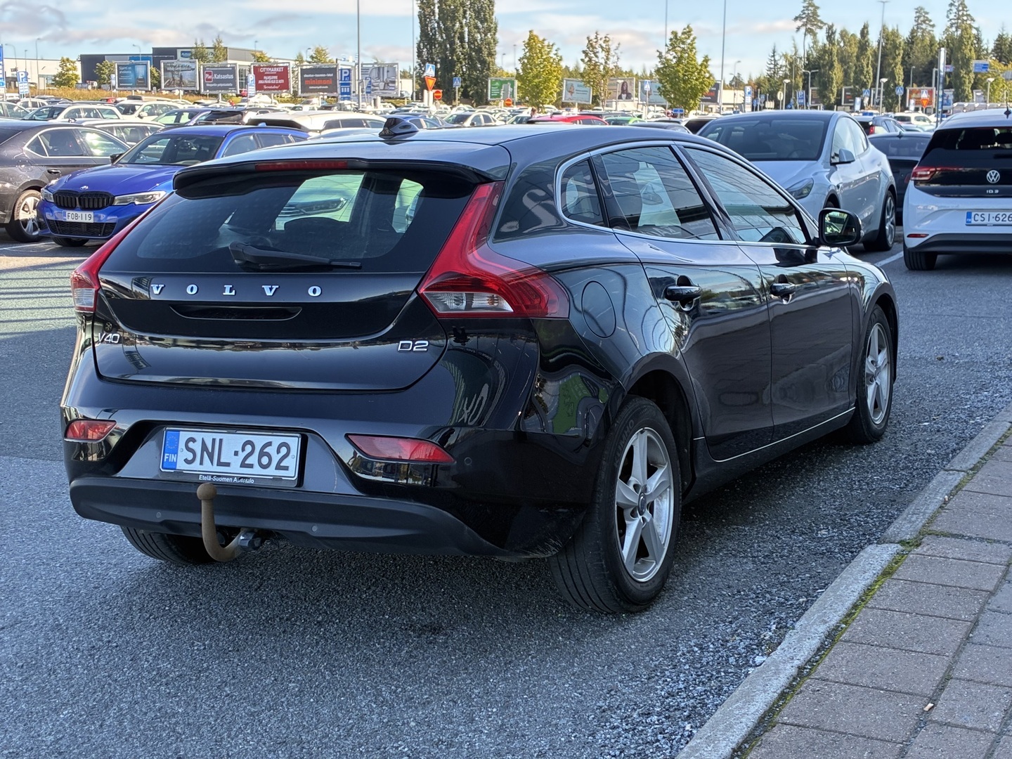 VOLVO V40 2016