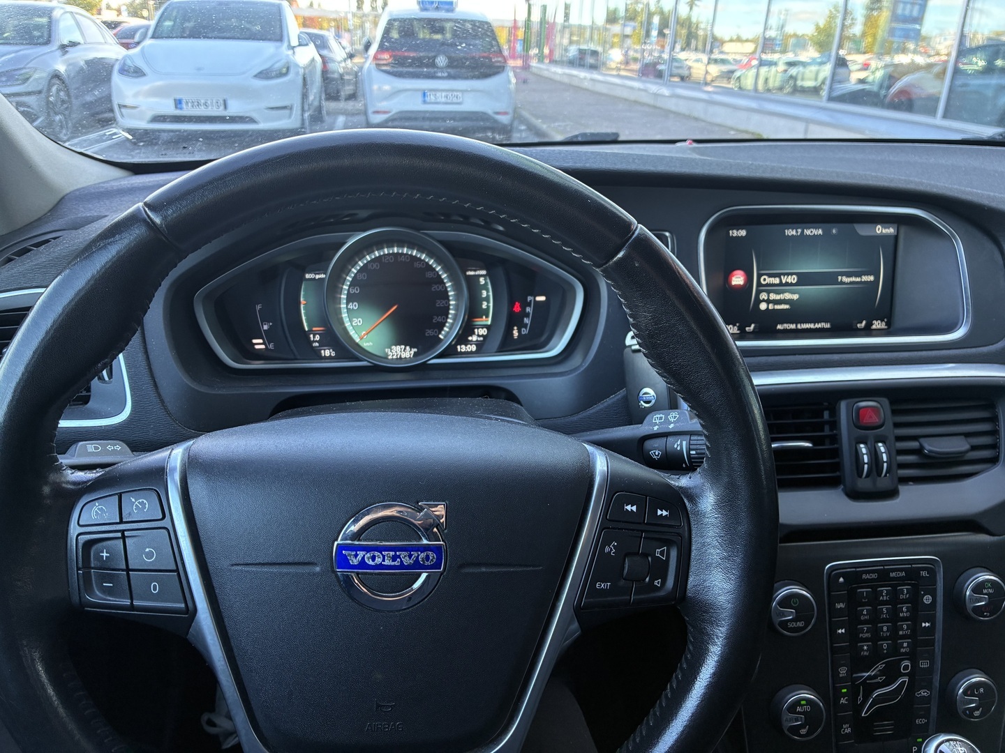 VOLVO V40 2016