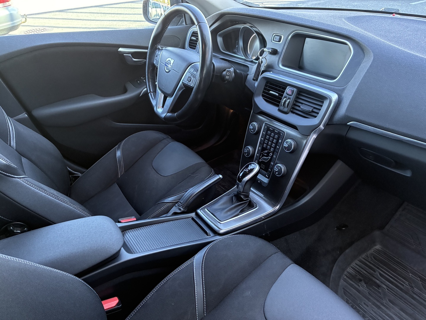 VOLVO V40 2016