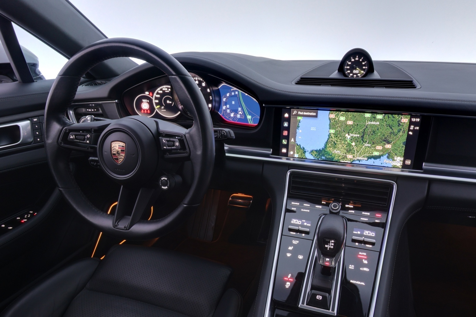 PORSCHE Panamera 2023