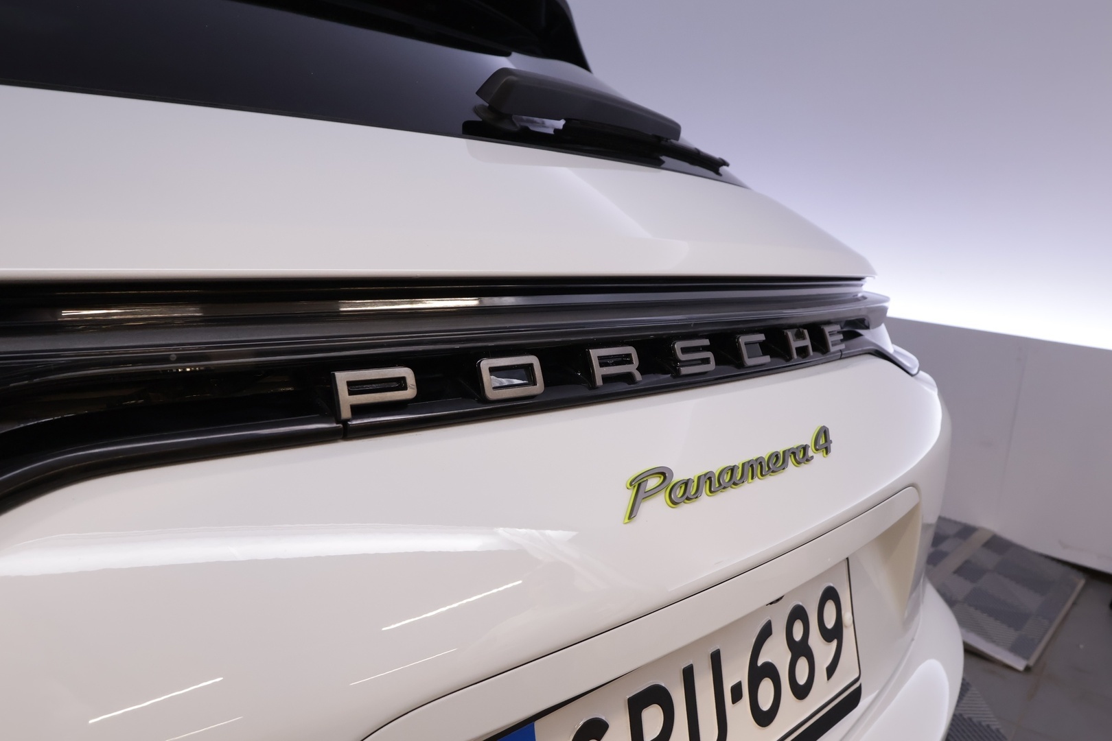 PORSCHE Panamera 2023