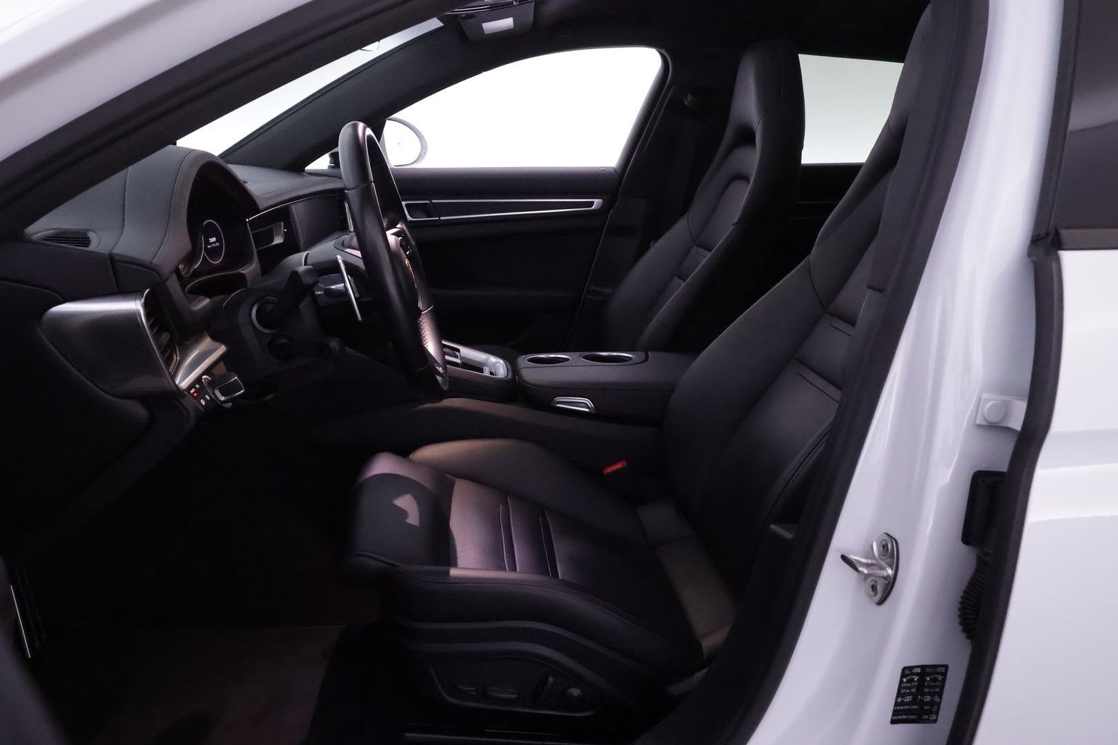 PORSCHE Panamera 2023