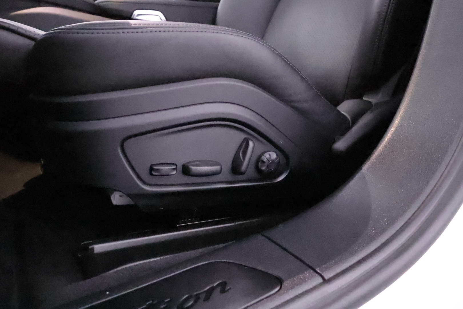 PORSCHE Panamera 2023