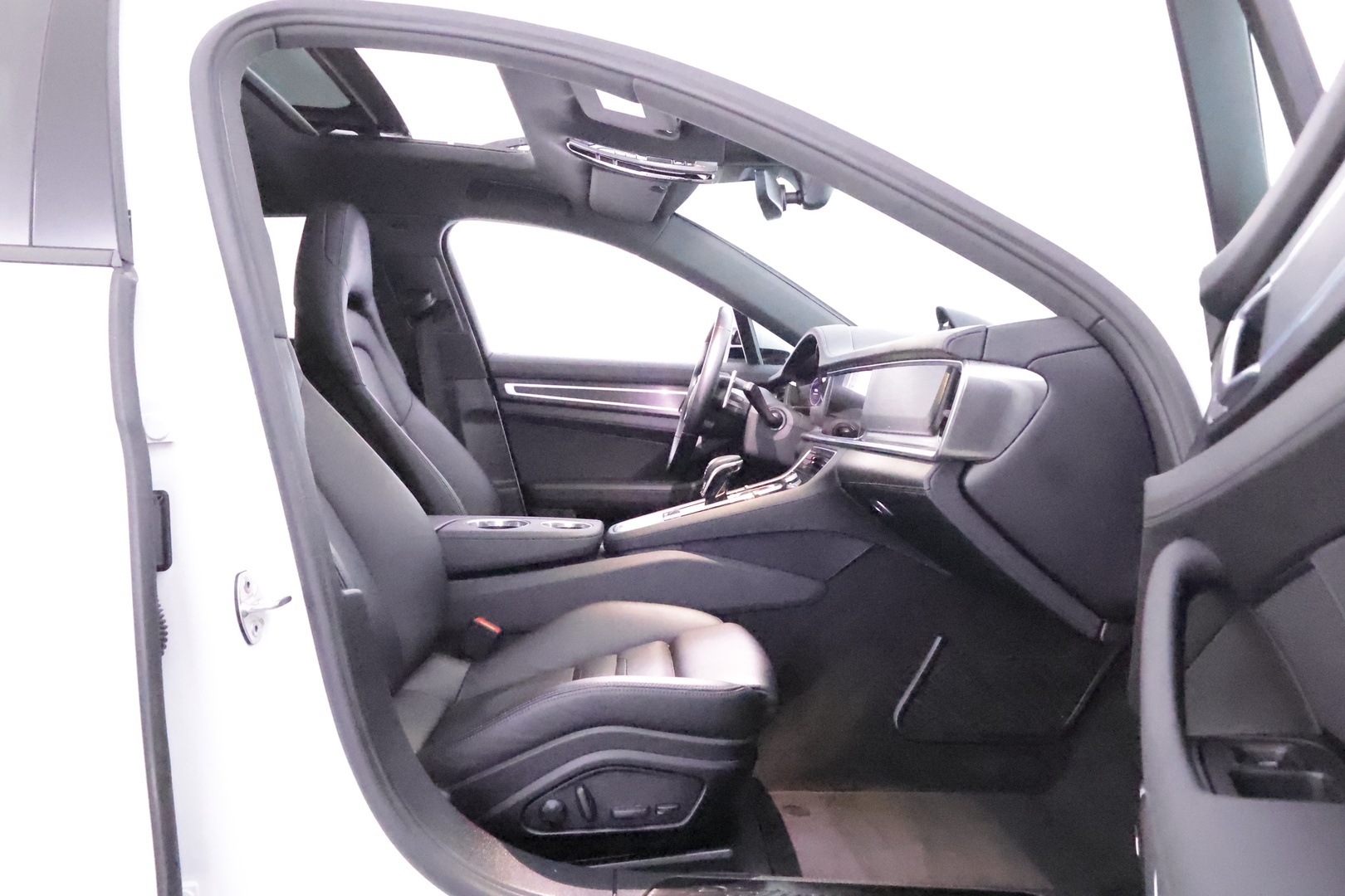 PORSCHE Panamera 2023