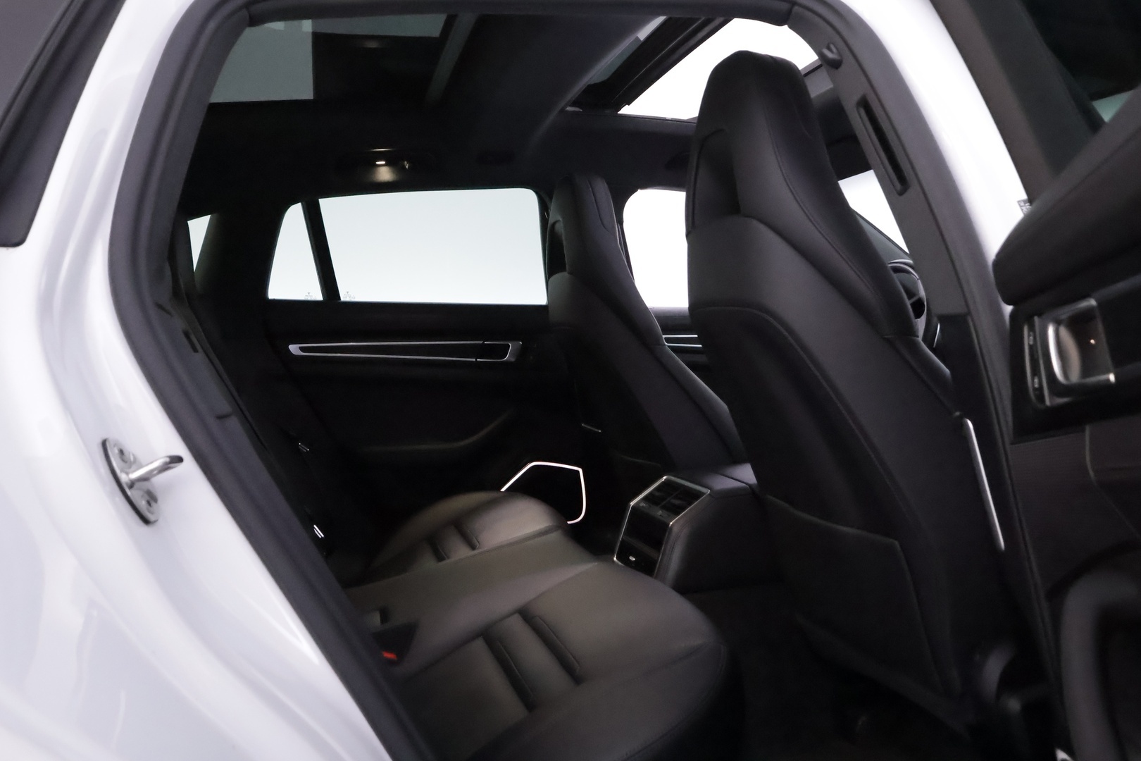 PORSCHE Panamera 2023