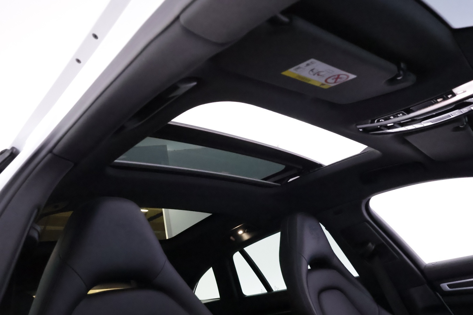 PORSCHE Panamera 2023