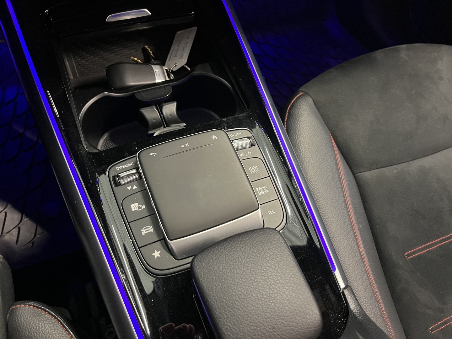 MERCEDES-BENZ EQA 2022
